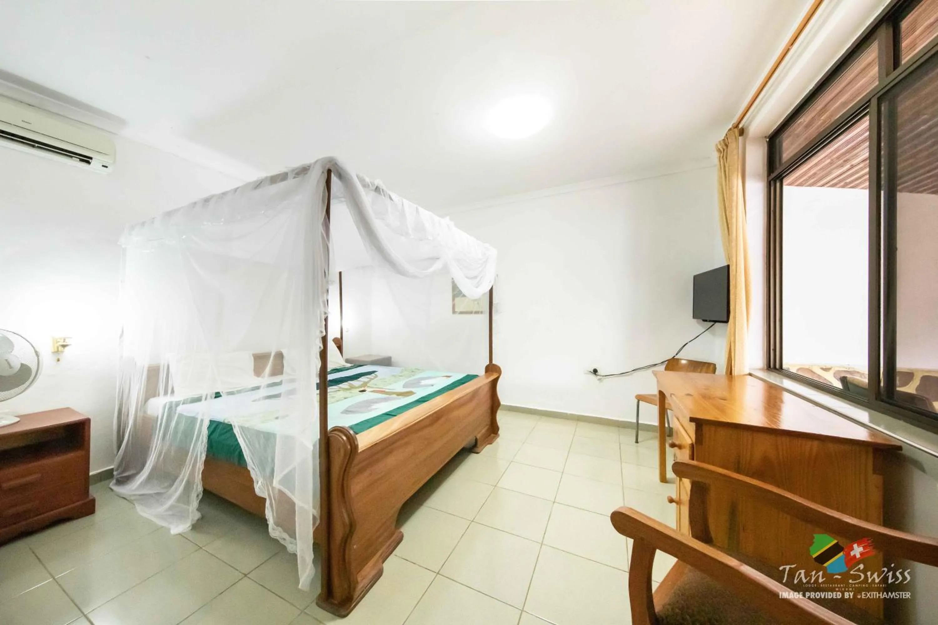 Photo of the whole room, Bed in Tan-Swiss Lodge