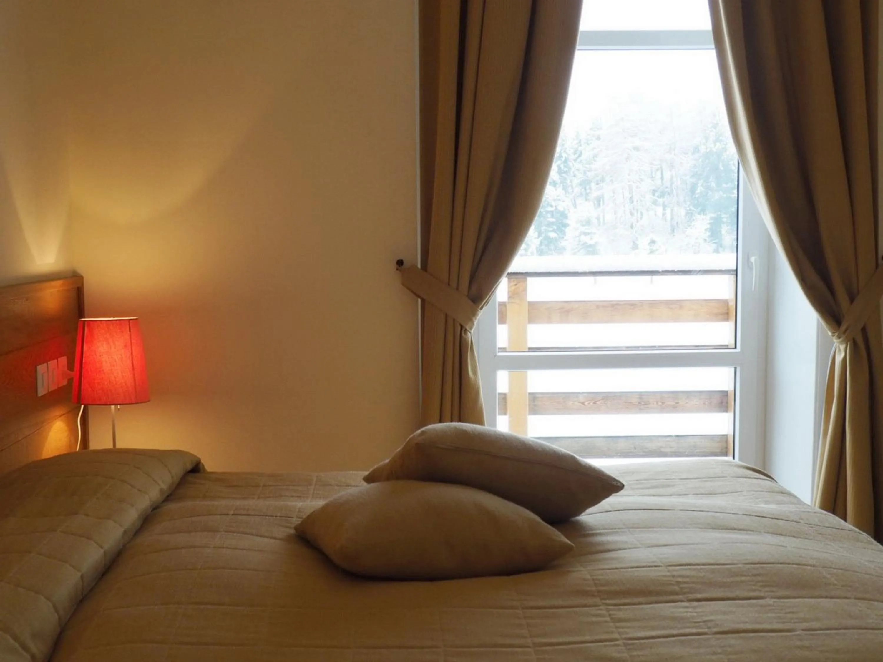 Bedroom, Bed in Maloja Palace Residence Engadin-St Moritz CO2-Neutral