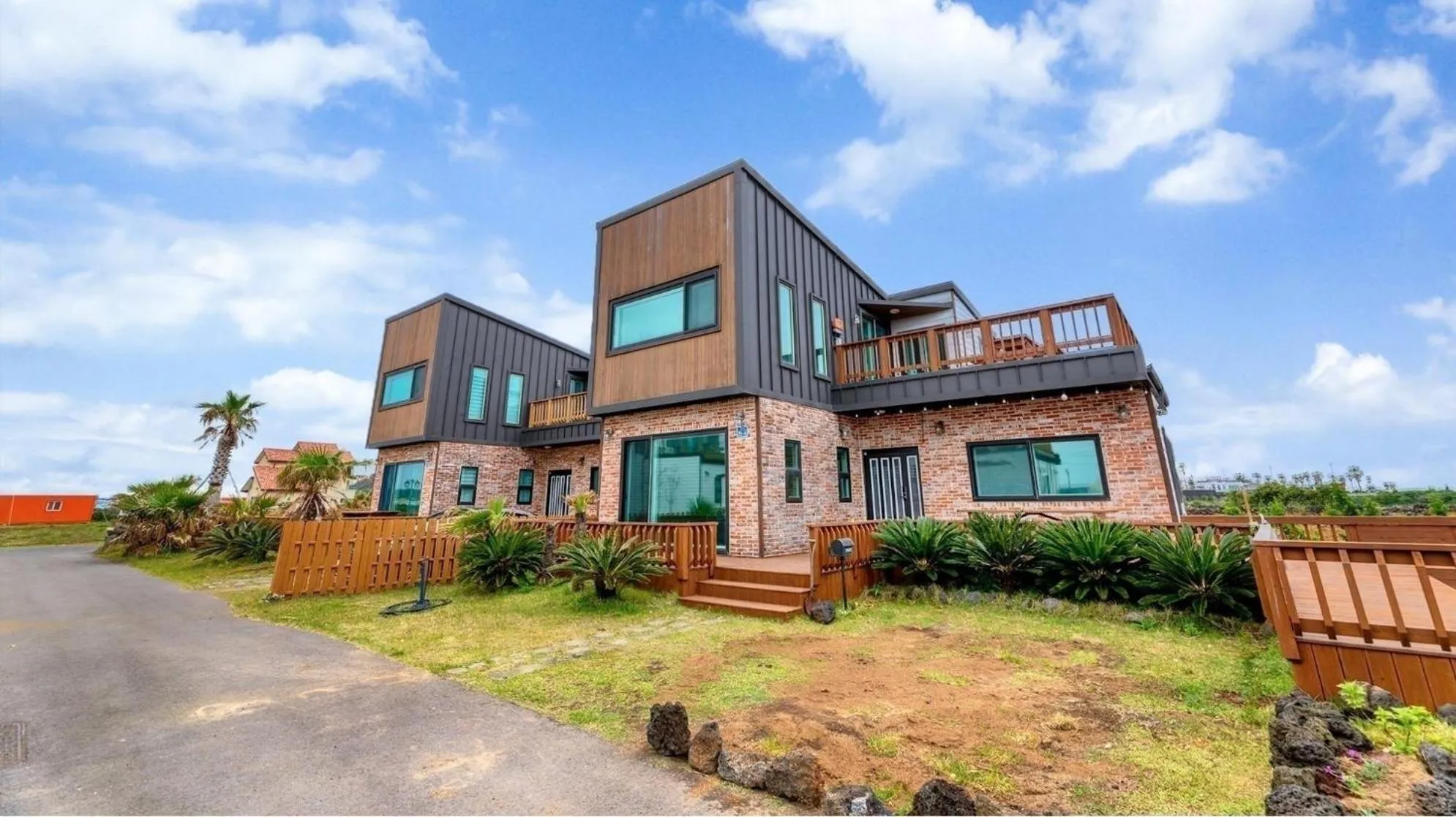 Property building in Jeju Jongdal Private Pension
