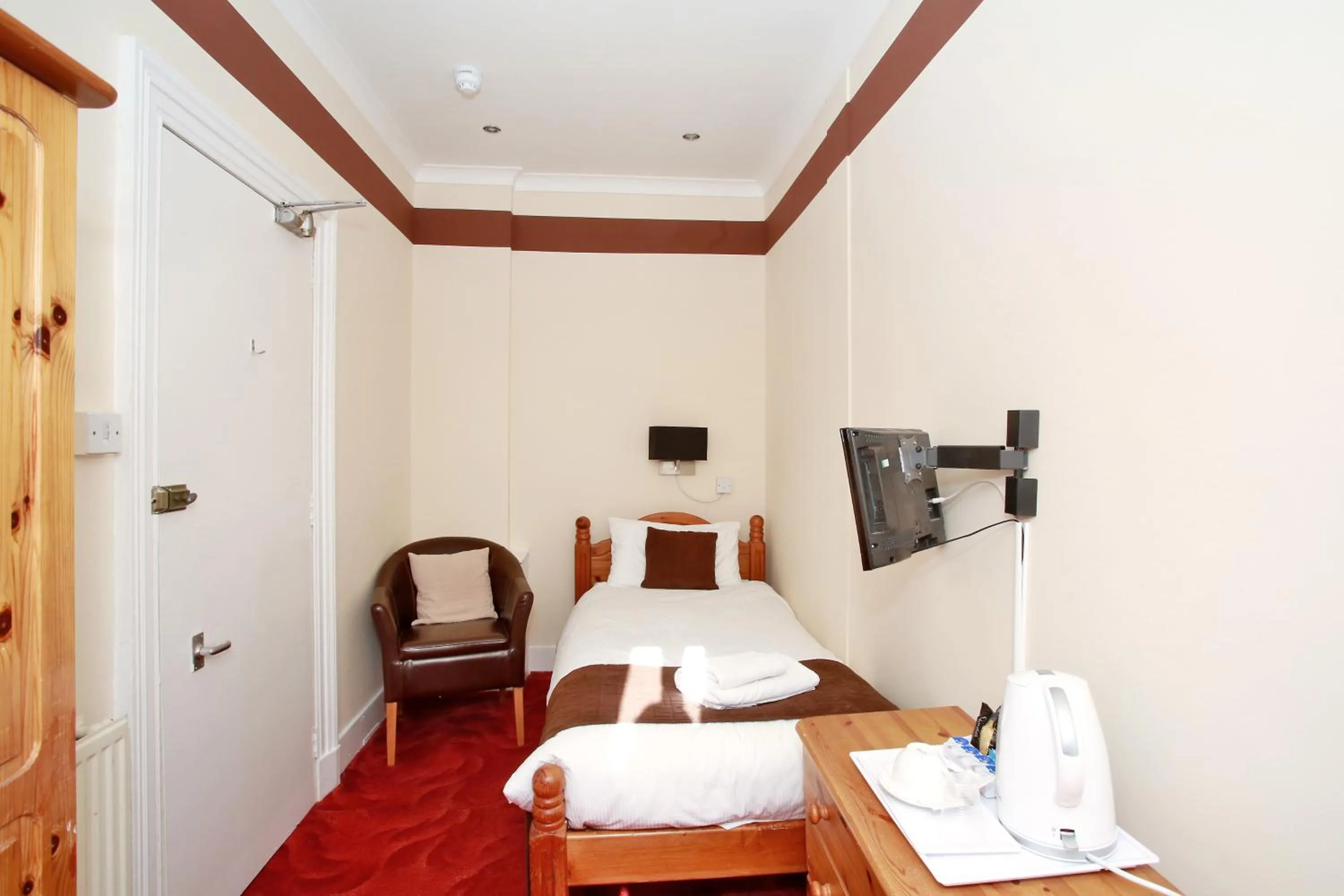 Photo of the whole room in CitiHouse Aberdeen West End