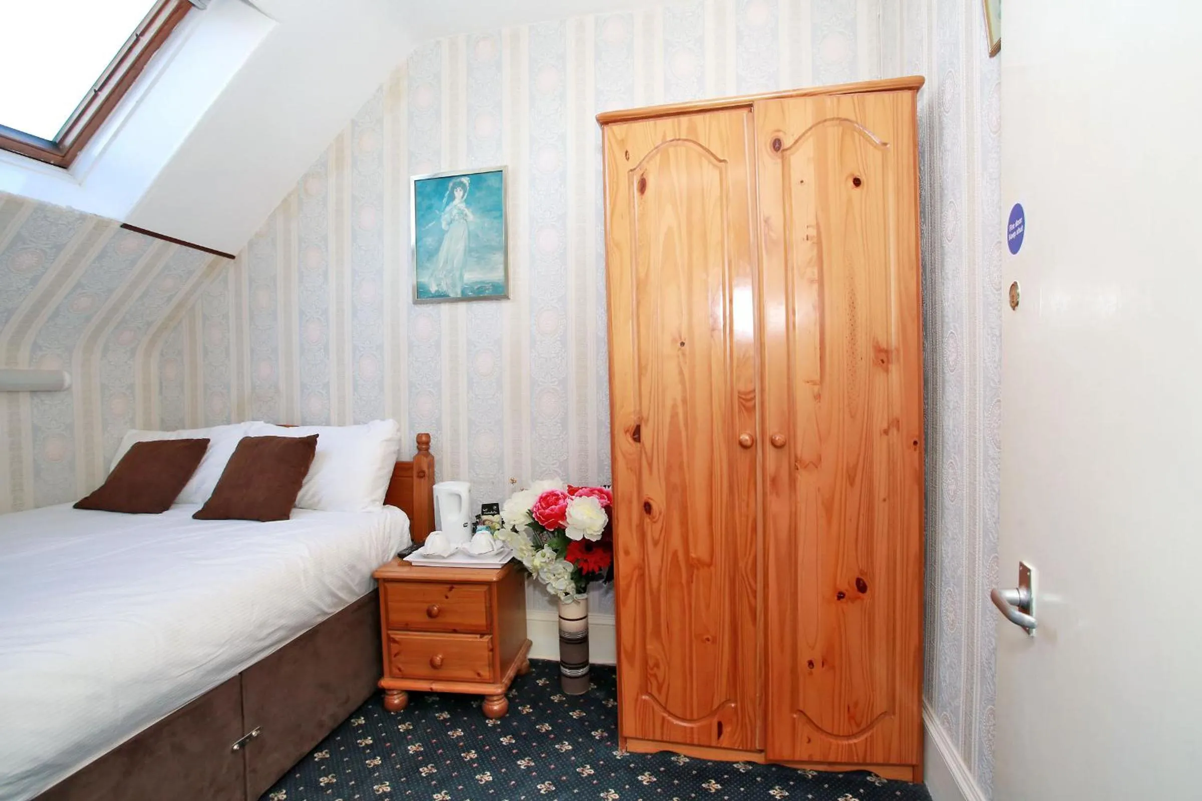 Photo of the whole room, Bed in CitiHouse Aberdeen West End