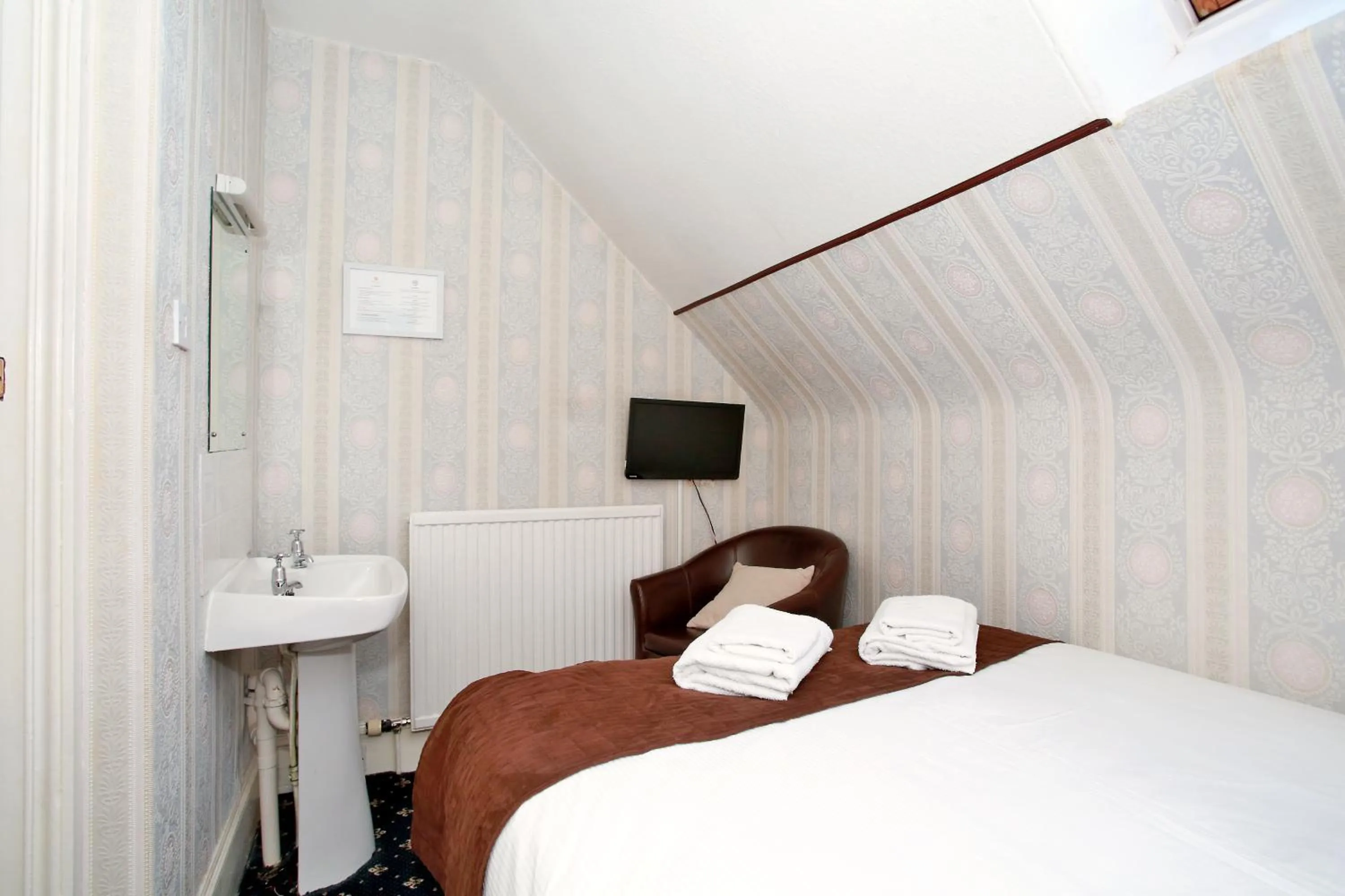 Bedroom, Bed in CitiHouse Aberdeen West End