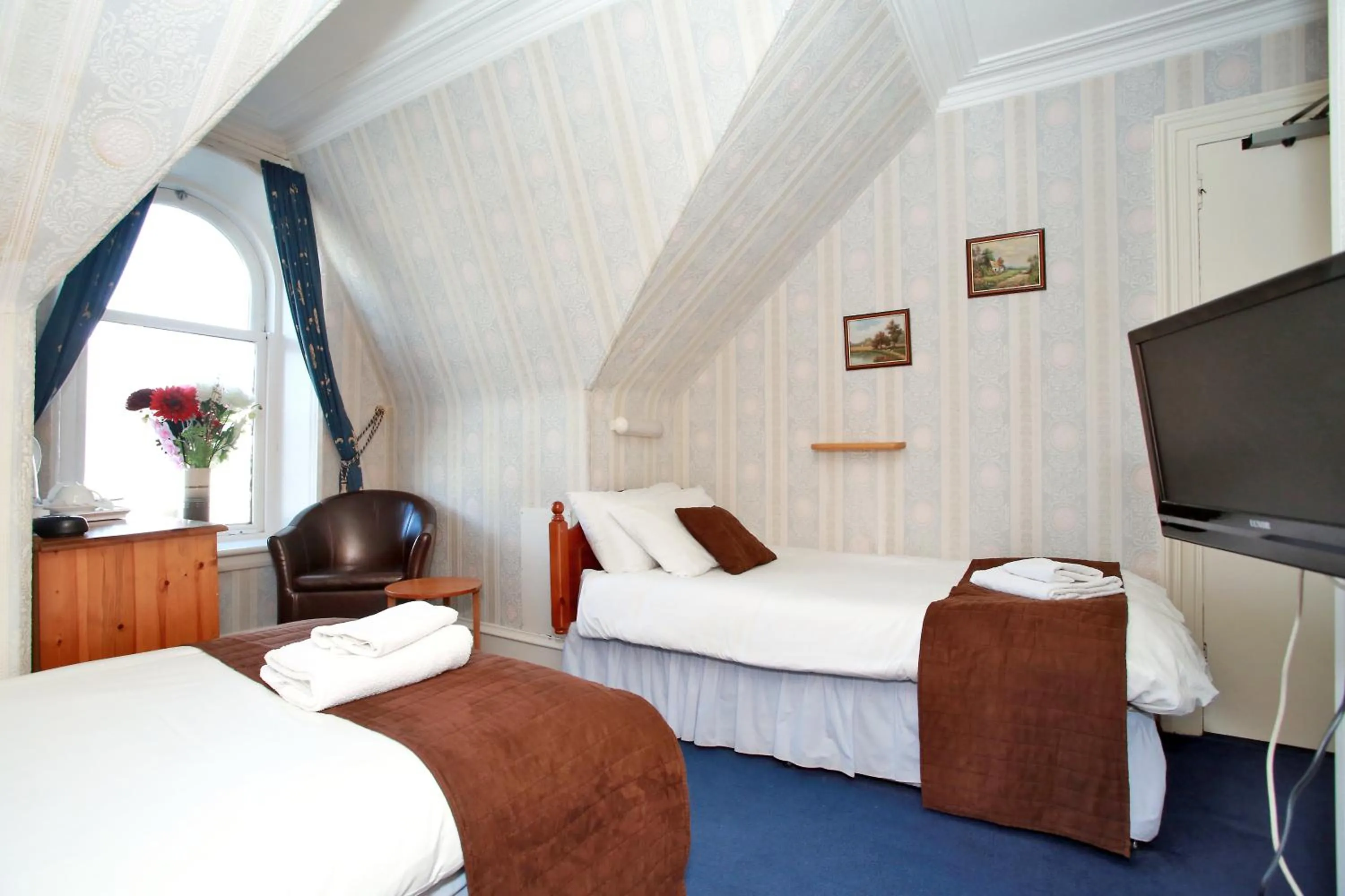 Bedroom, Bed in CitiHouse Aberdeen West End