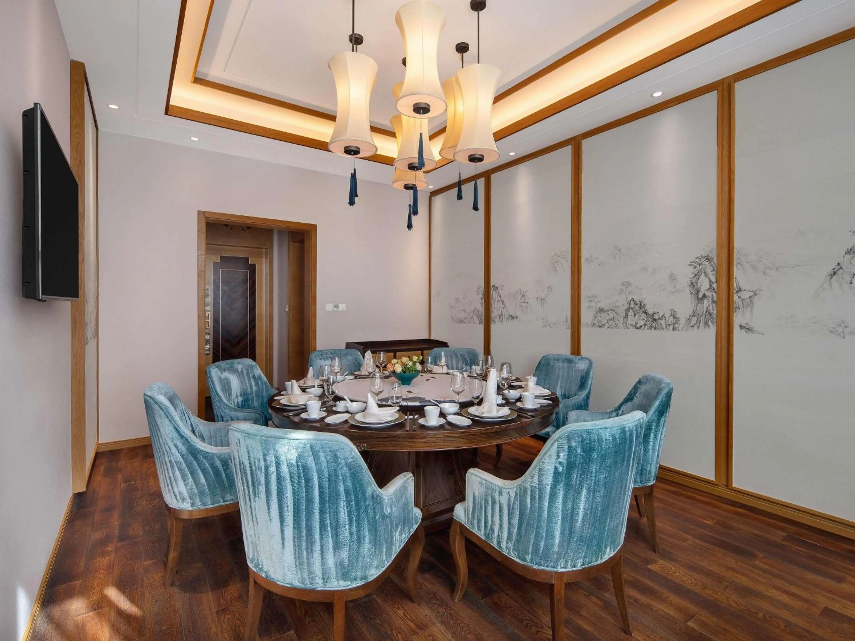 Restaurant/places to eat in Grand Mercure Kunming South