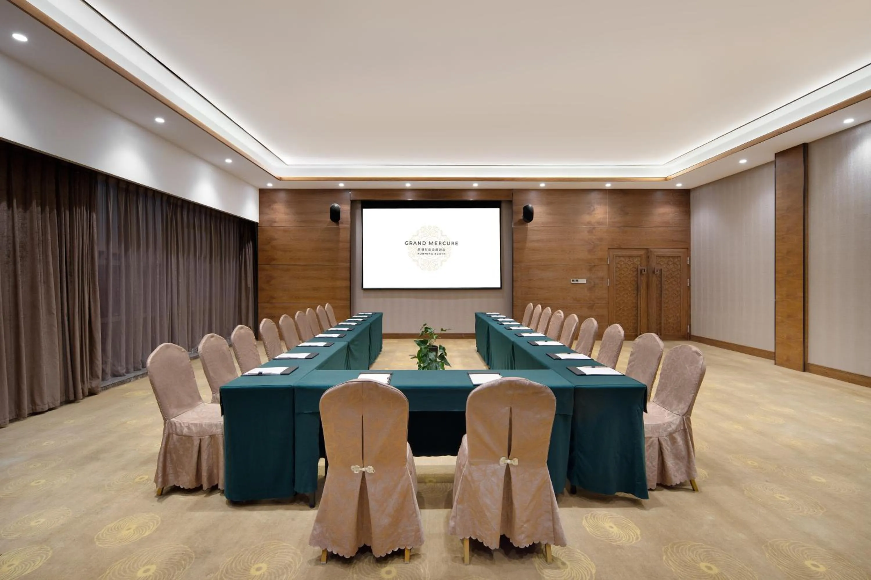 Meeting/conference room in Grand Mercure Kunming South