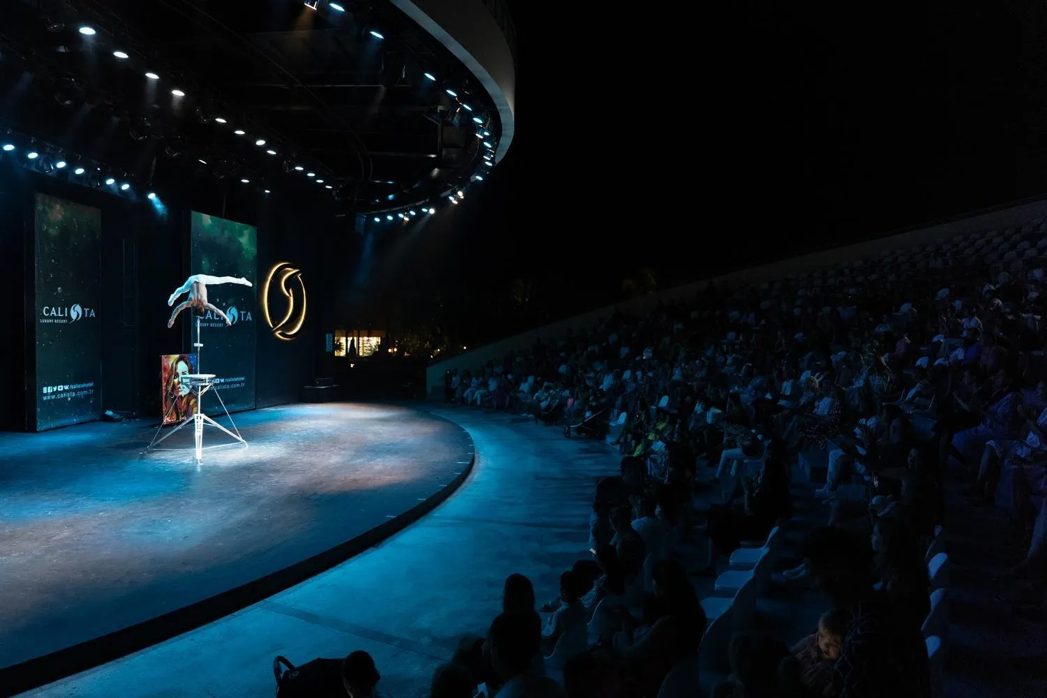 Entertainment in Calista Luxury Resort