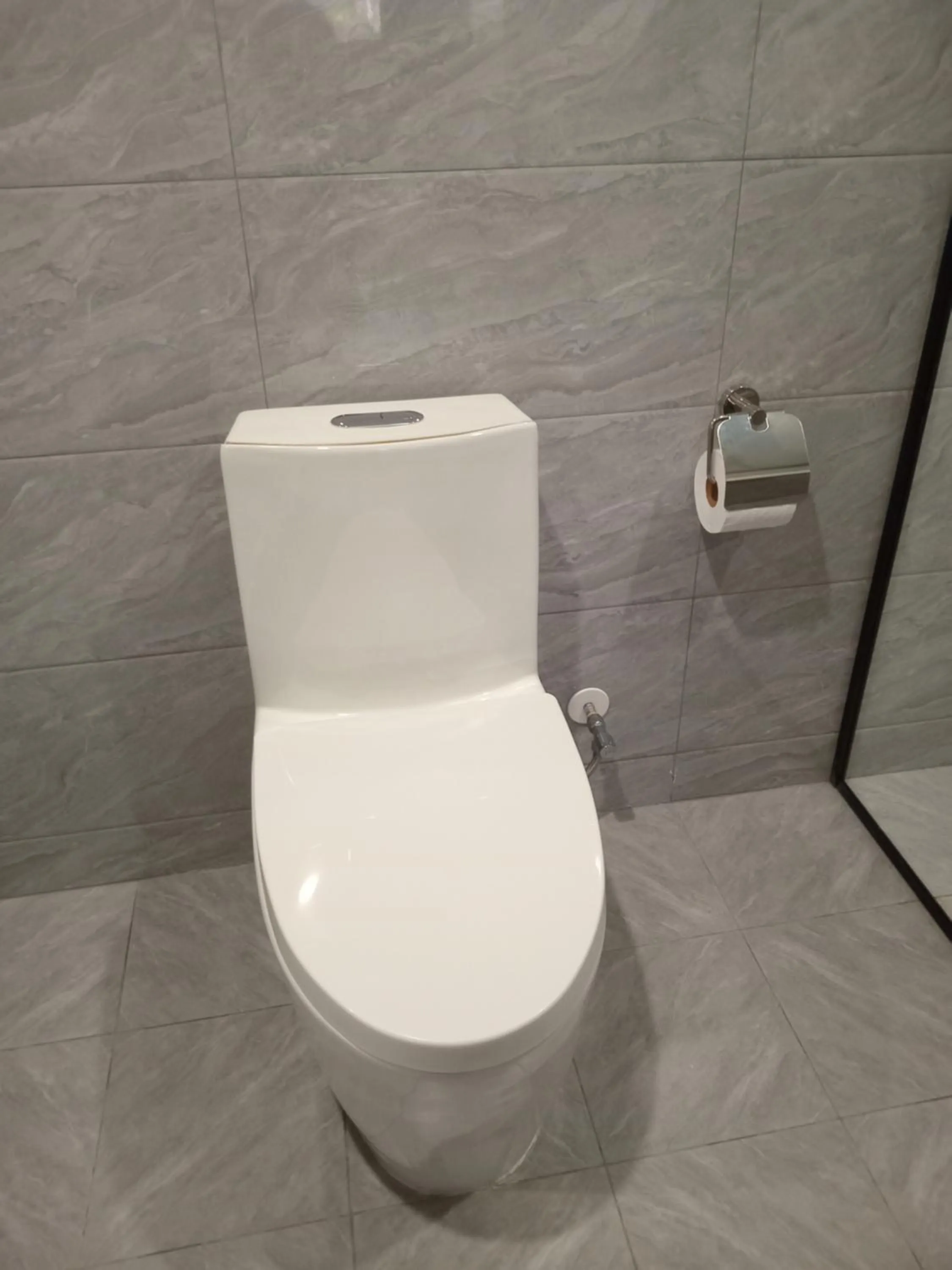 Toilet in Hibiscus Suites And Residences