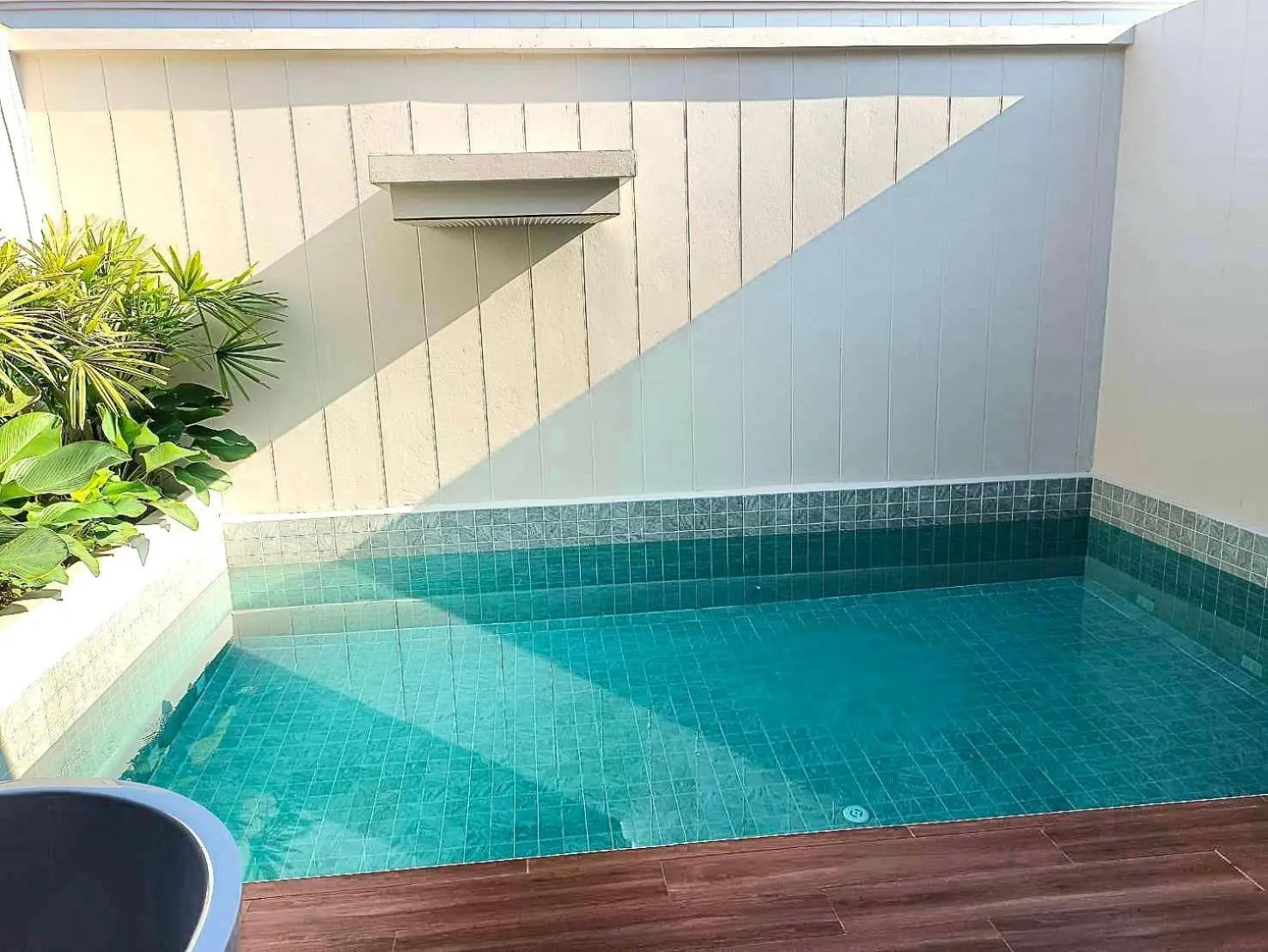 Swimming pool in Lalynn Resort & Villas, Phuket