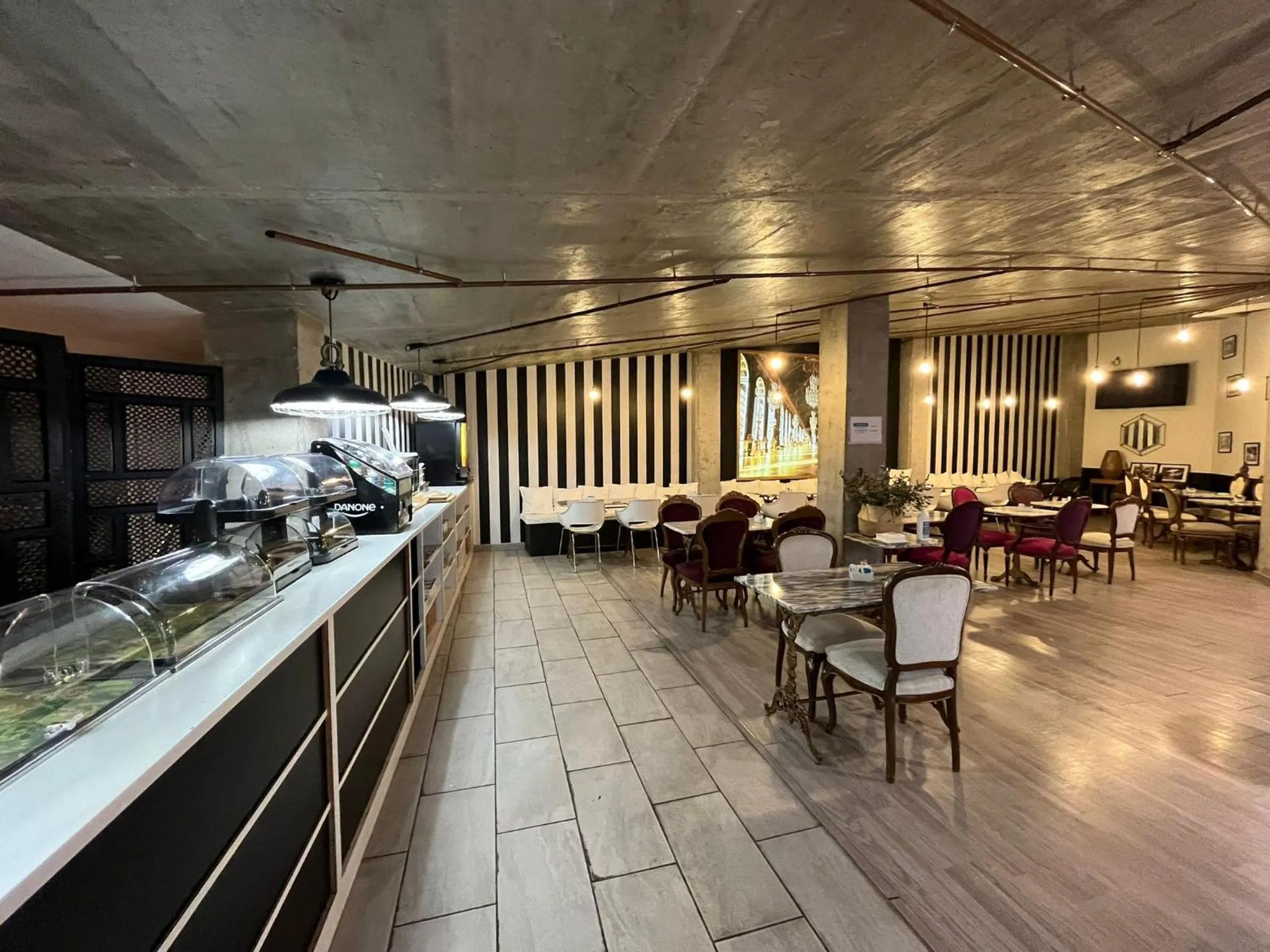Restaurant/places to eat in Hotel Art Santander