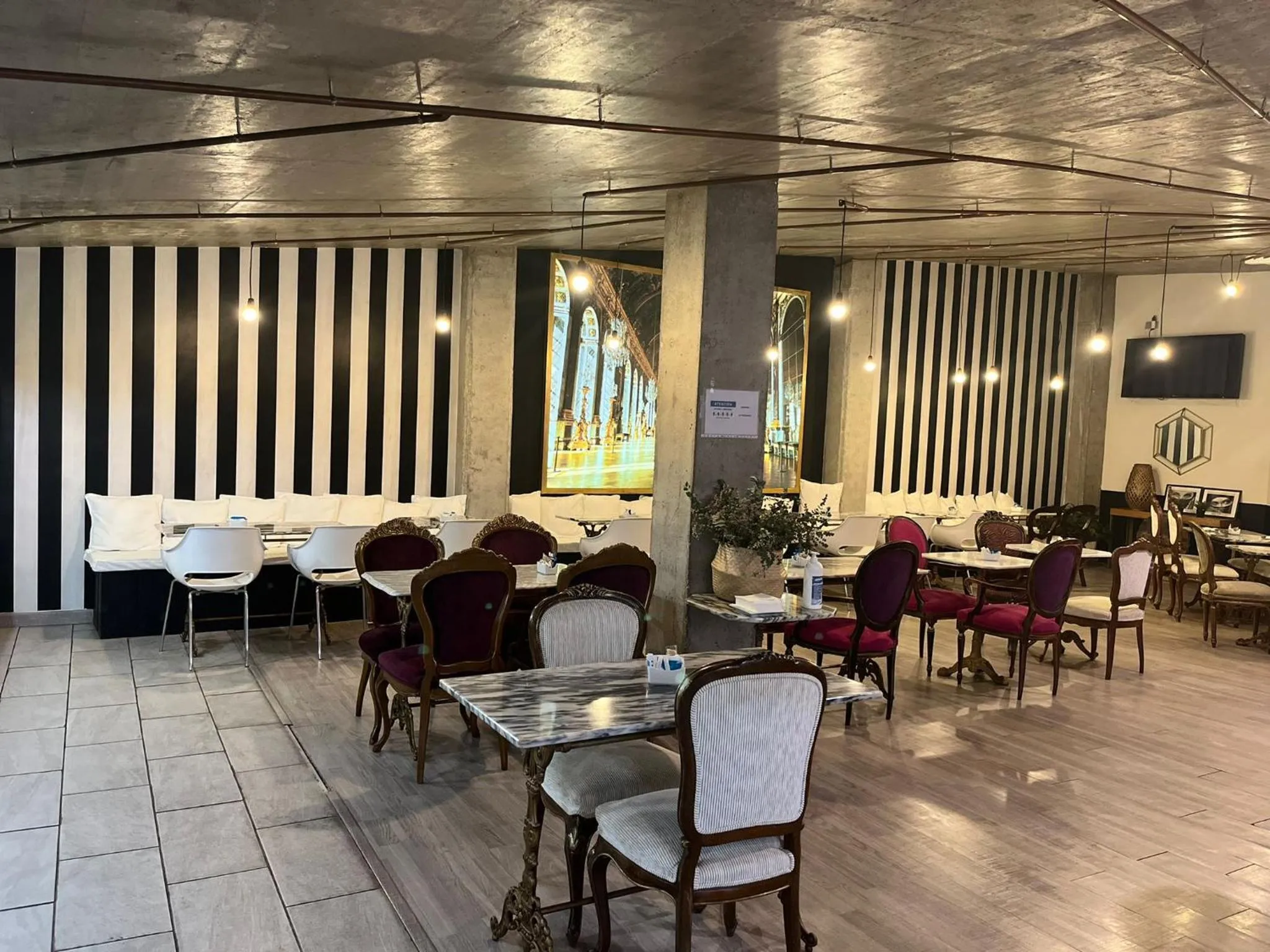 Restaurant/places to eat in Hotel Art Santander