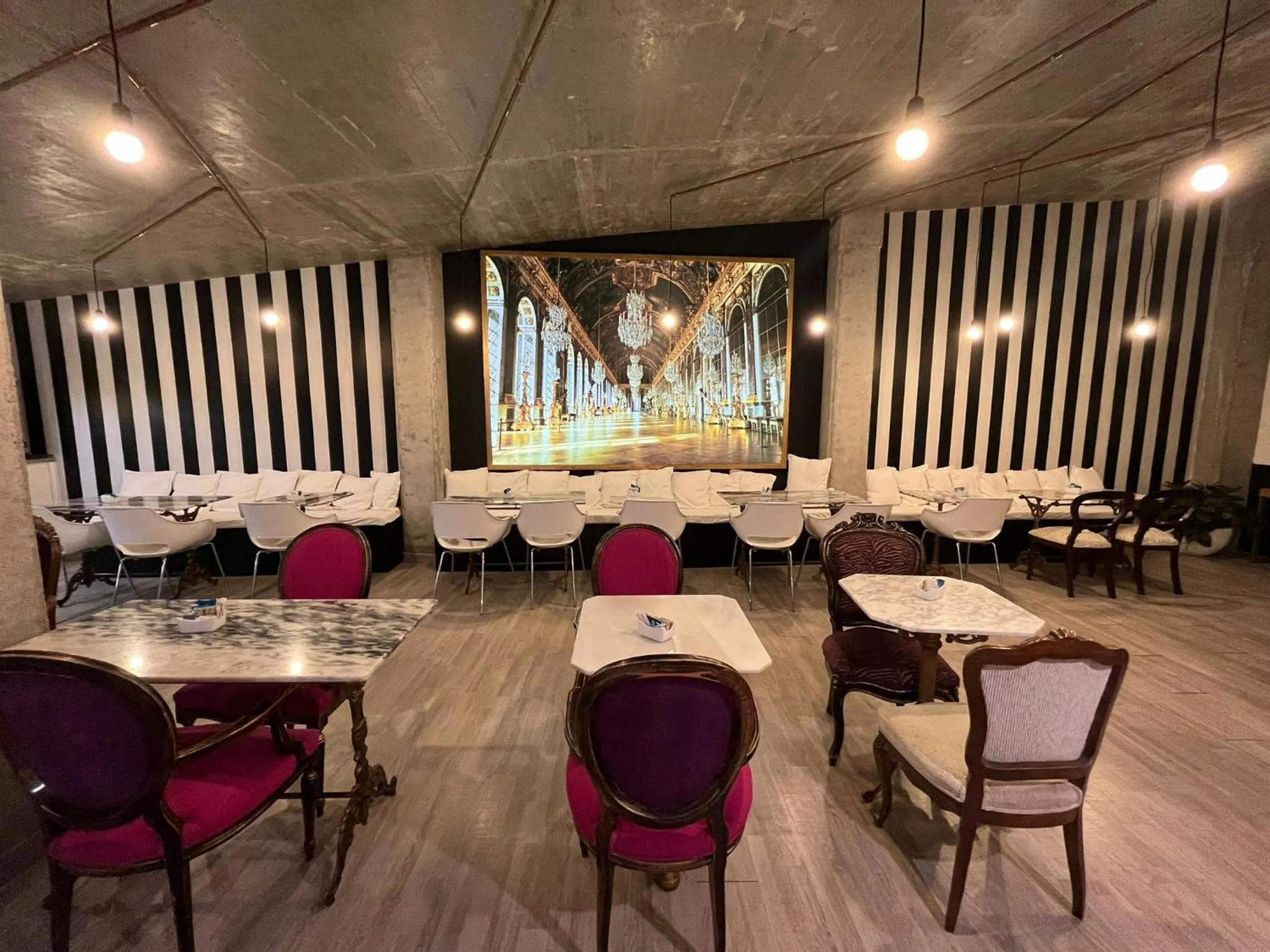 Restaurant/places to eat in Hotel Art Santander