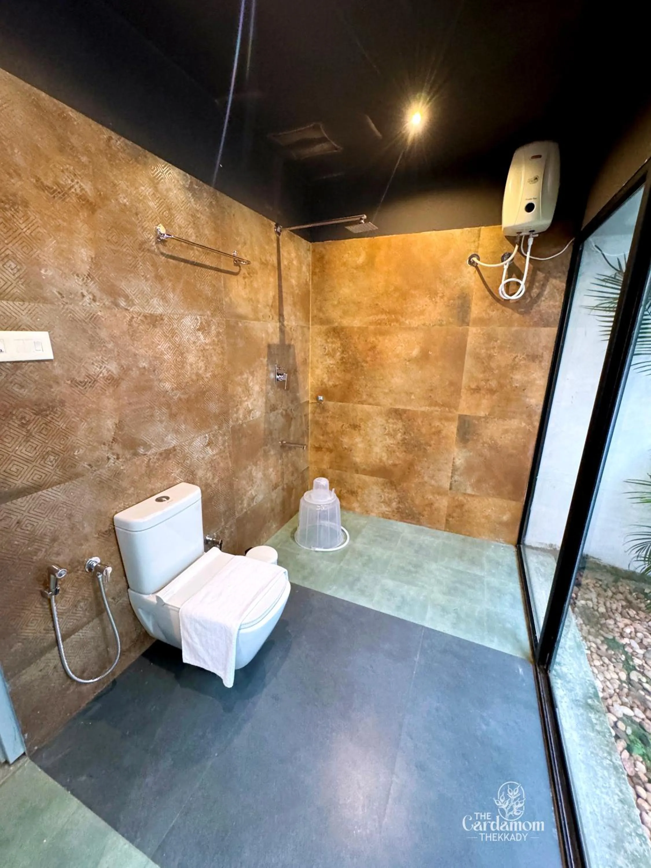 Toilet in Ela Luxury Stay