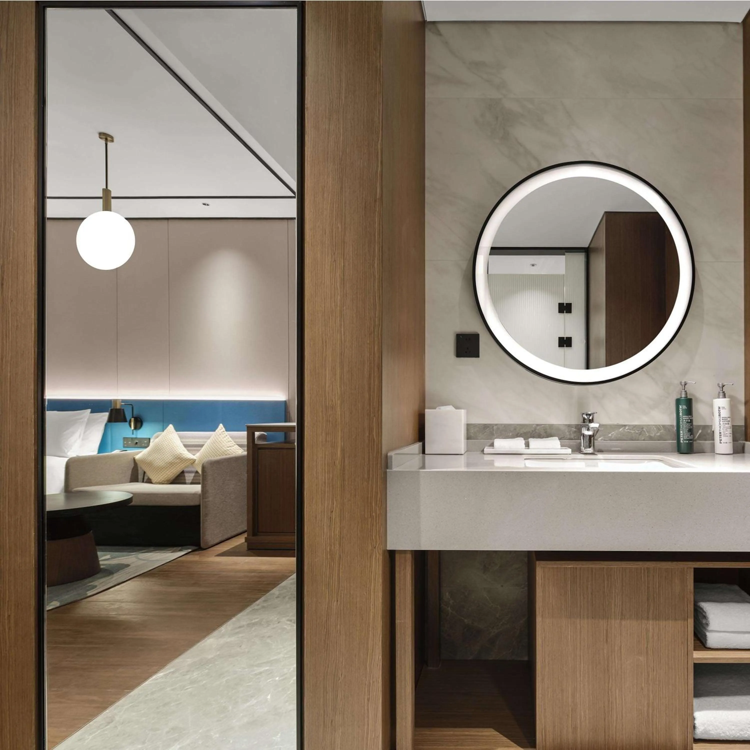 Bathroom, Bed in Hilton Garden Inn Beijing Yizhuang