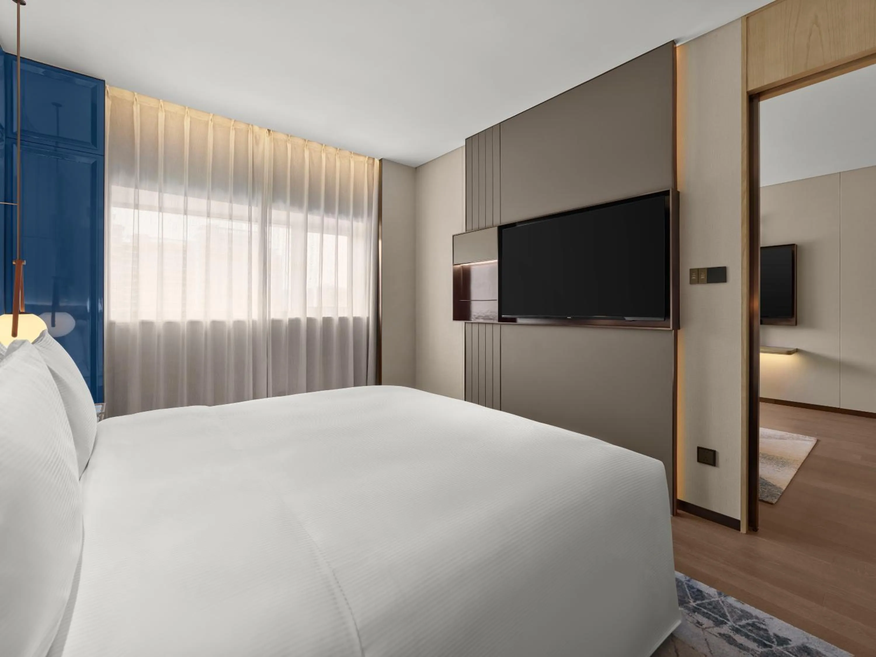 Photo of the whole room, Bed in Hilton Shanghai Greater Hongqiao