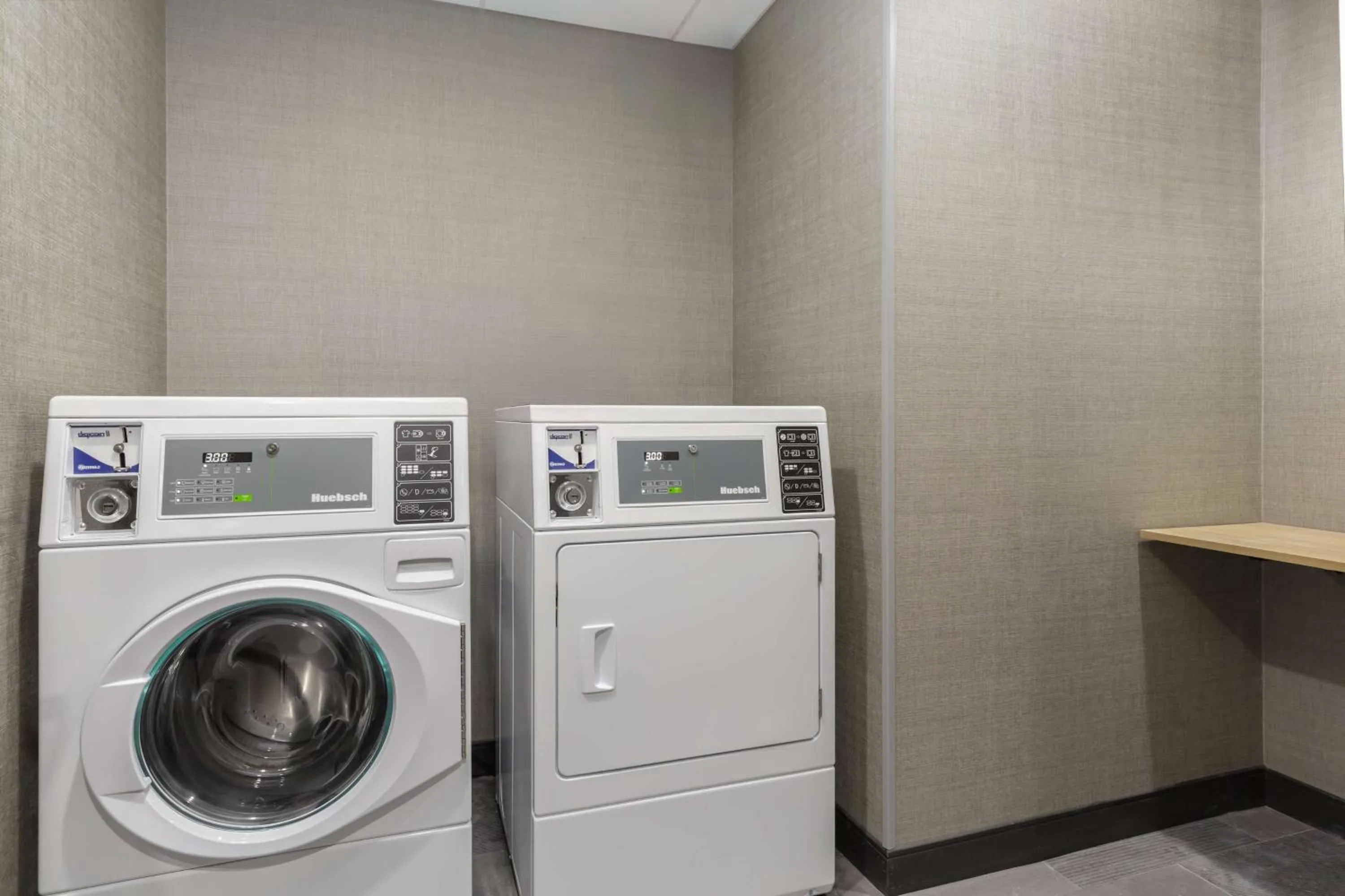 laundry in Tru By Hilton Bracebridge, On