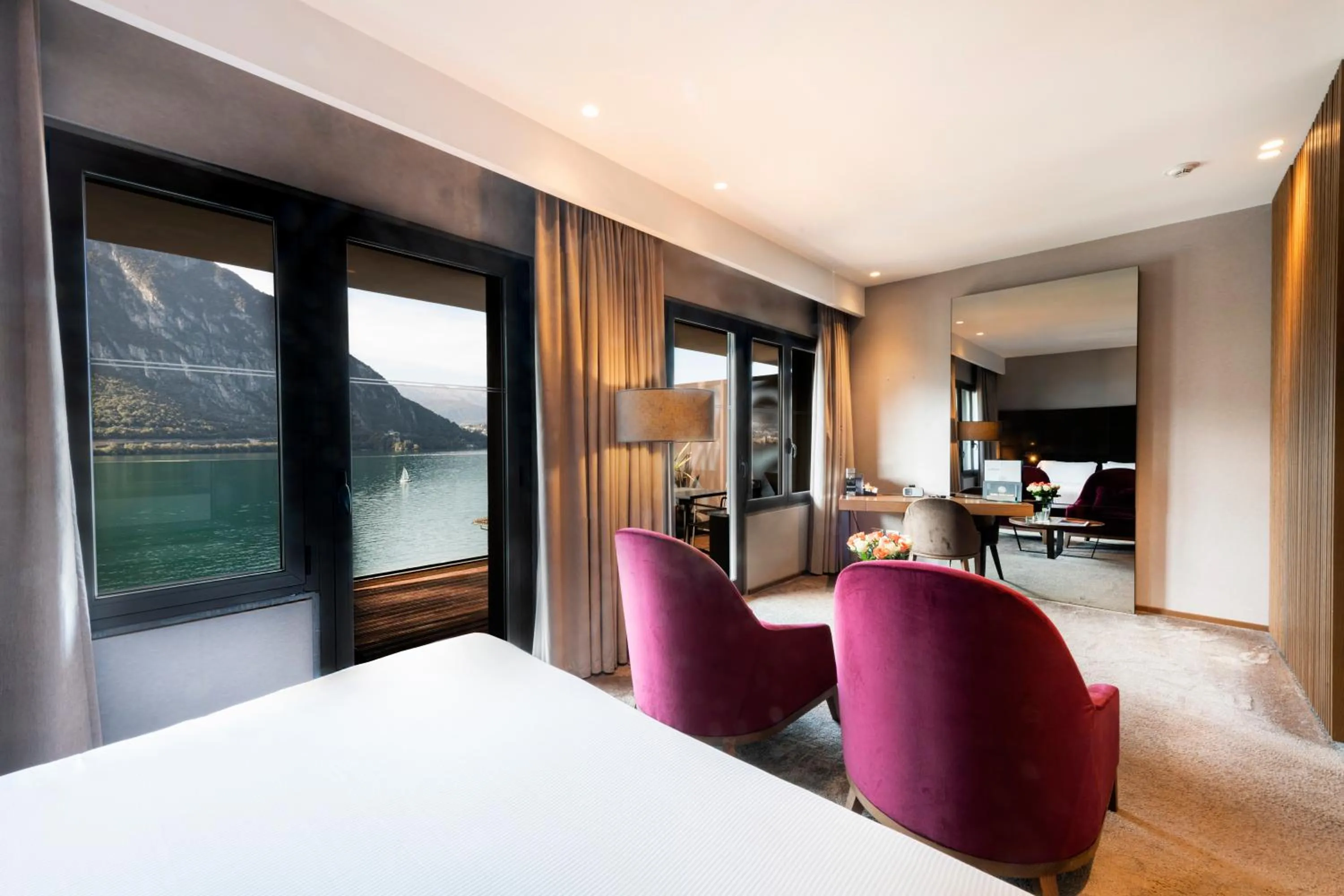 View (from property/room), Bed in Grand Hotel Campione