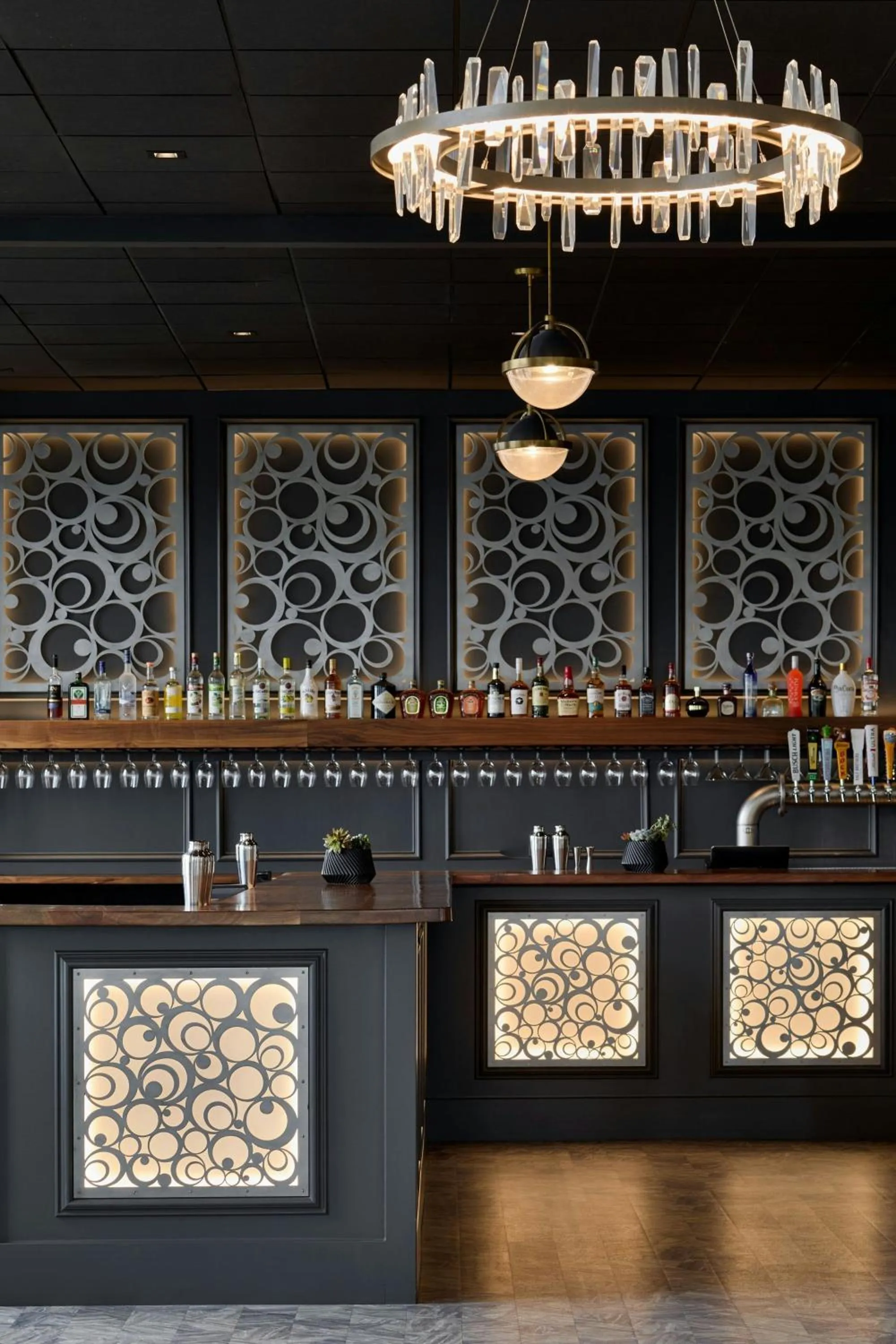 Lounge or bar in The Olive Ann Hotel, Grand Forks, a Tribute Portfolio Hotel