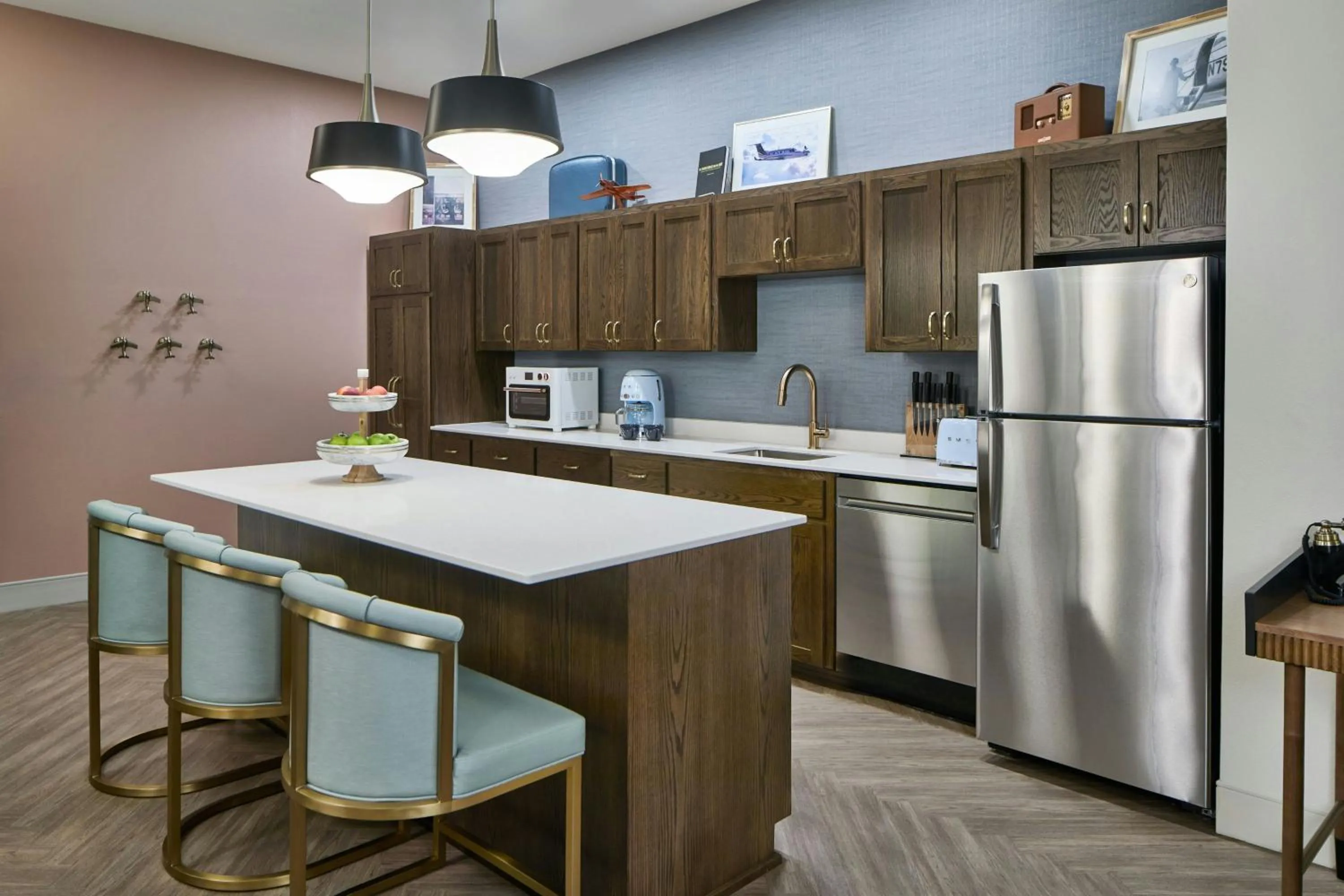 Kitchen or kitchenette in The Olive Ann Hotel, Grand Forks, a Tribute Portfolio Hotel