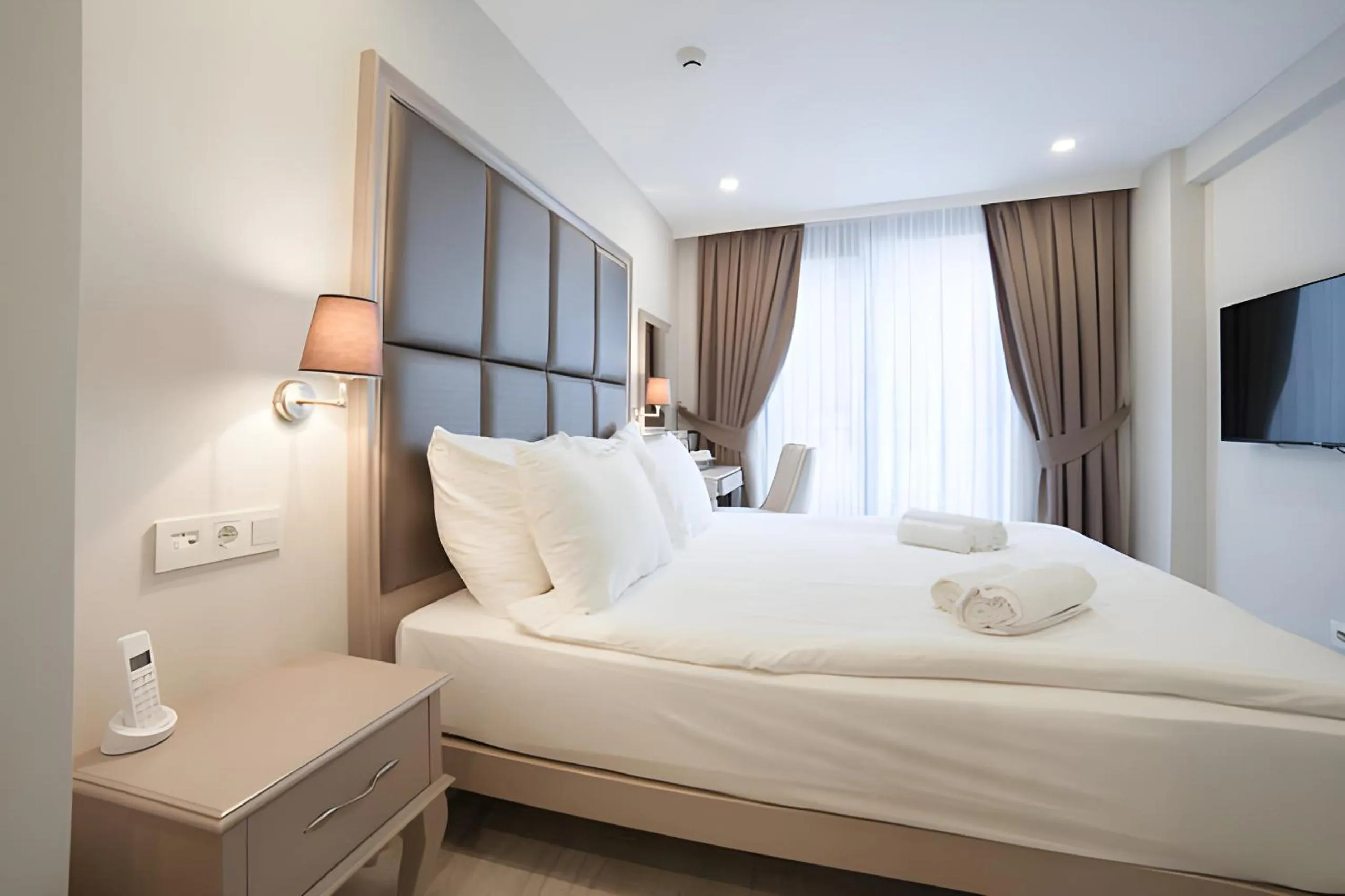 Bed in Perla Galata Hotel