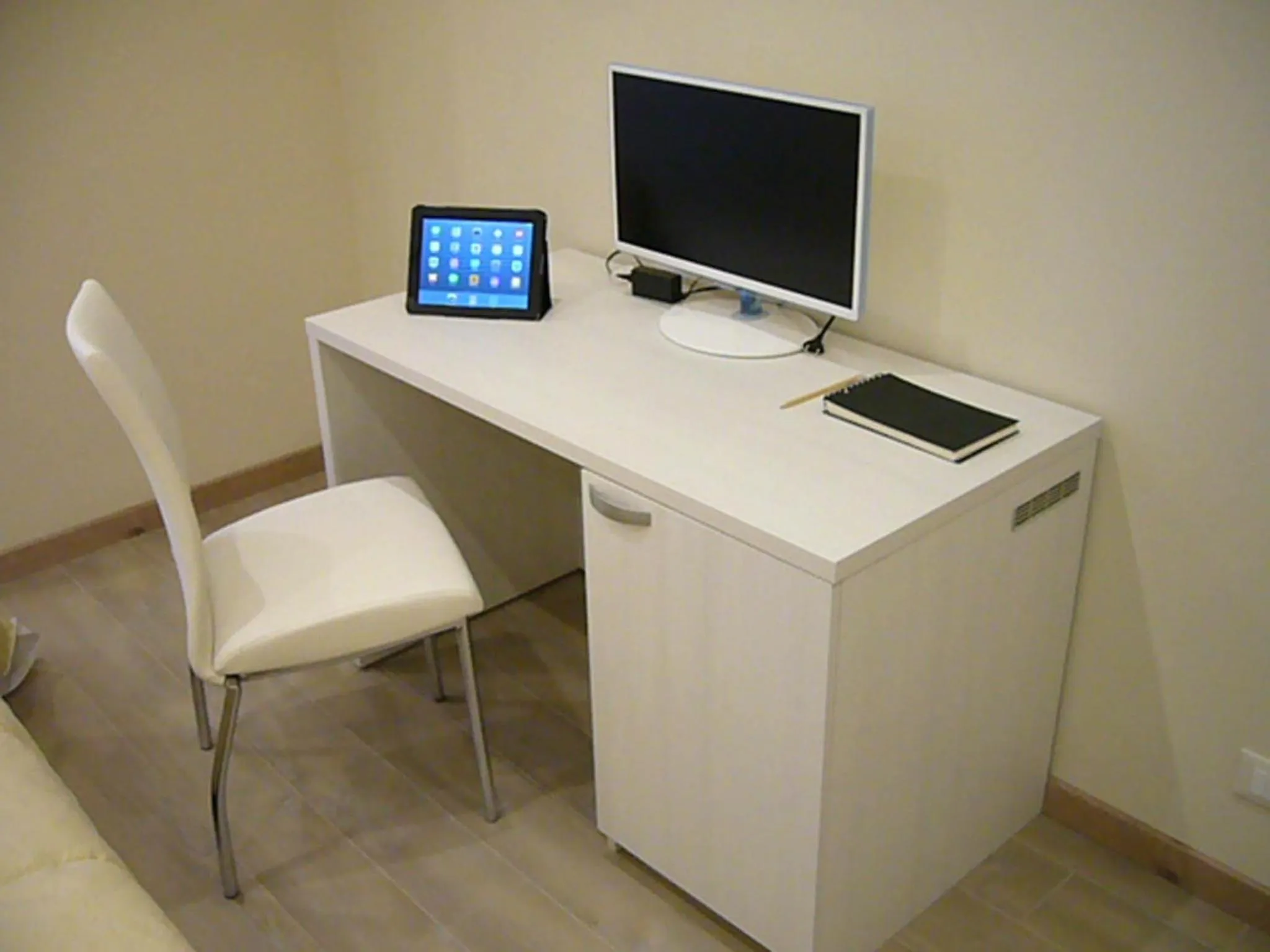 Decorative detail in Grignetti Bed