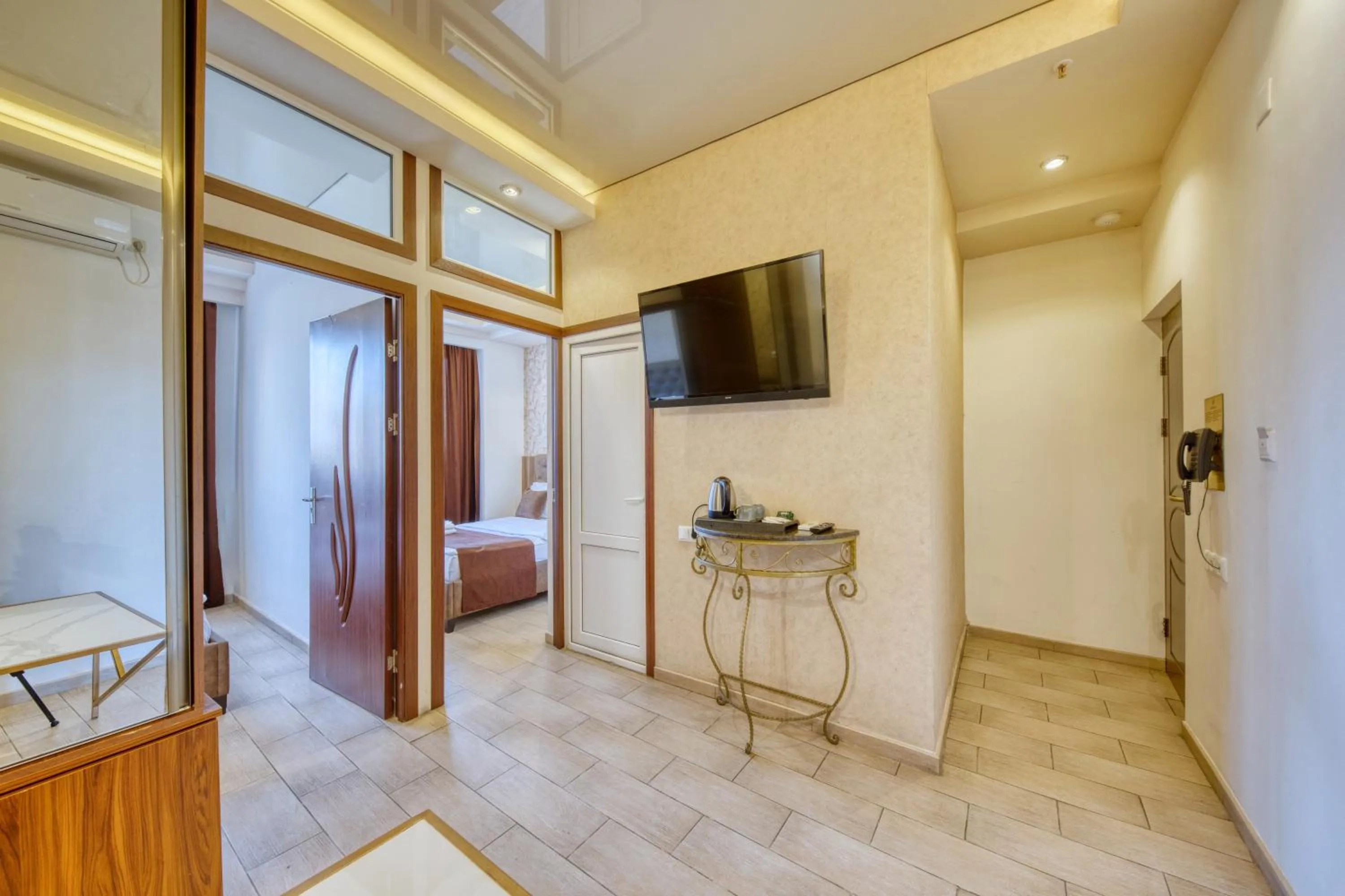 Photo of the whole room in Aleppo Hotel