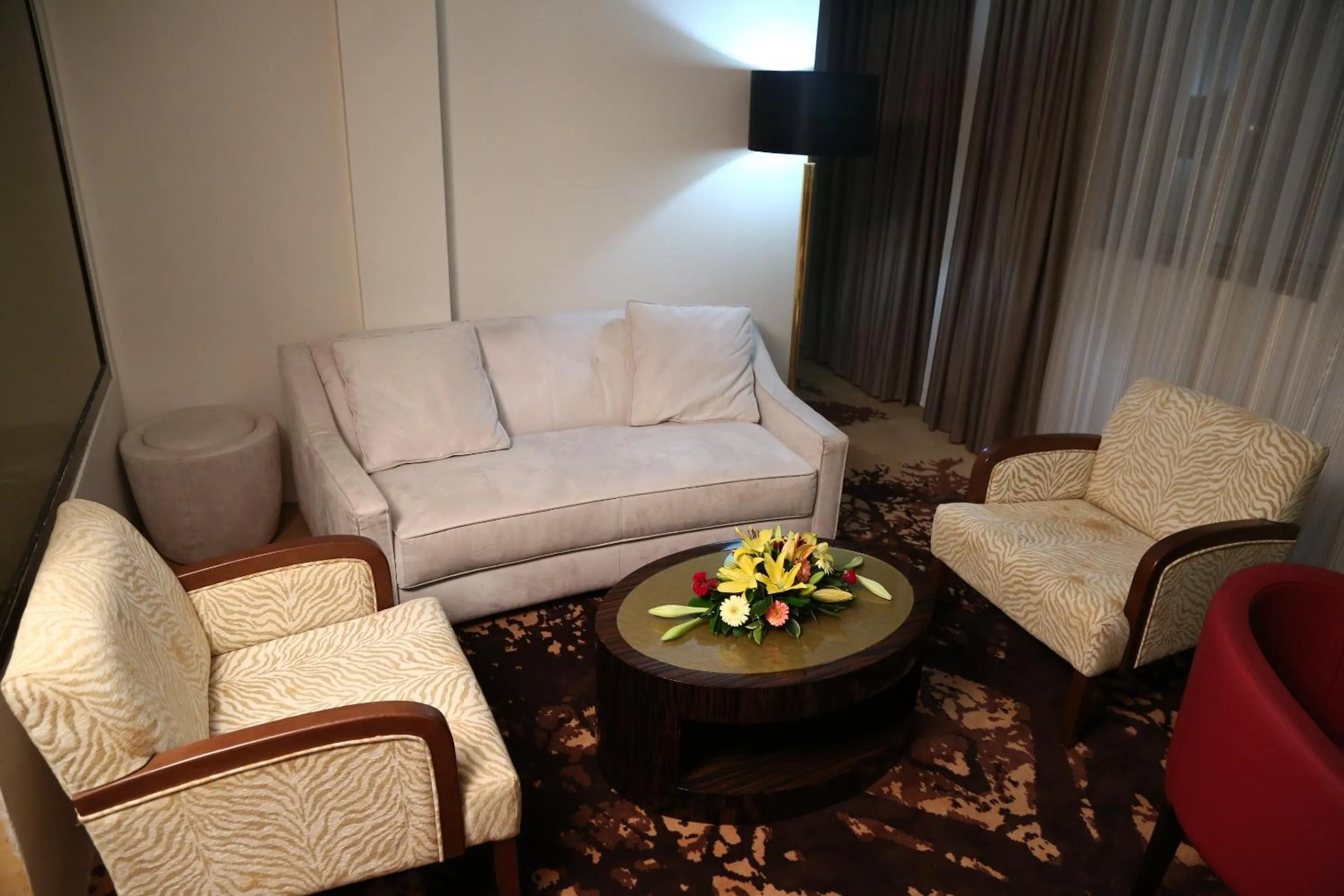 Living room in Hôtel Fleur de Lys Plateau