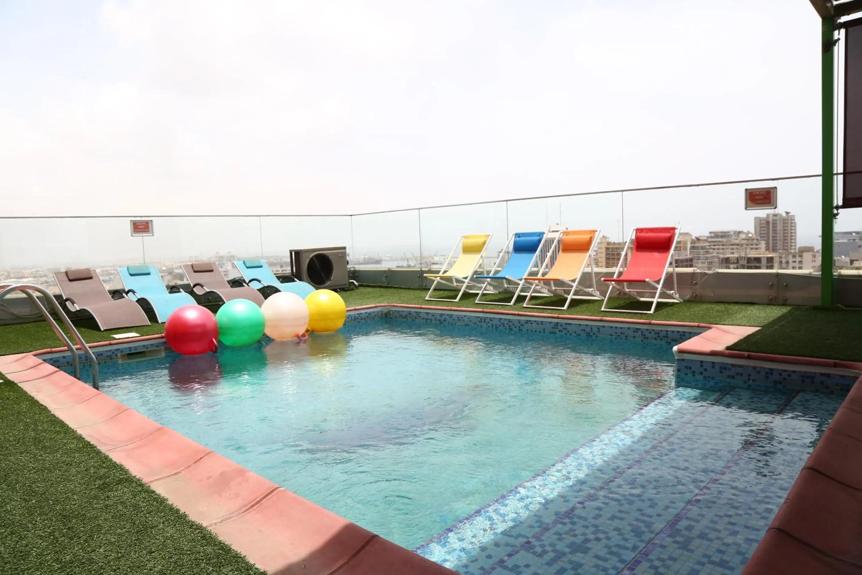 Swimming pool in Hôtel Fleur de Lys Plateau