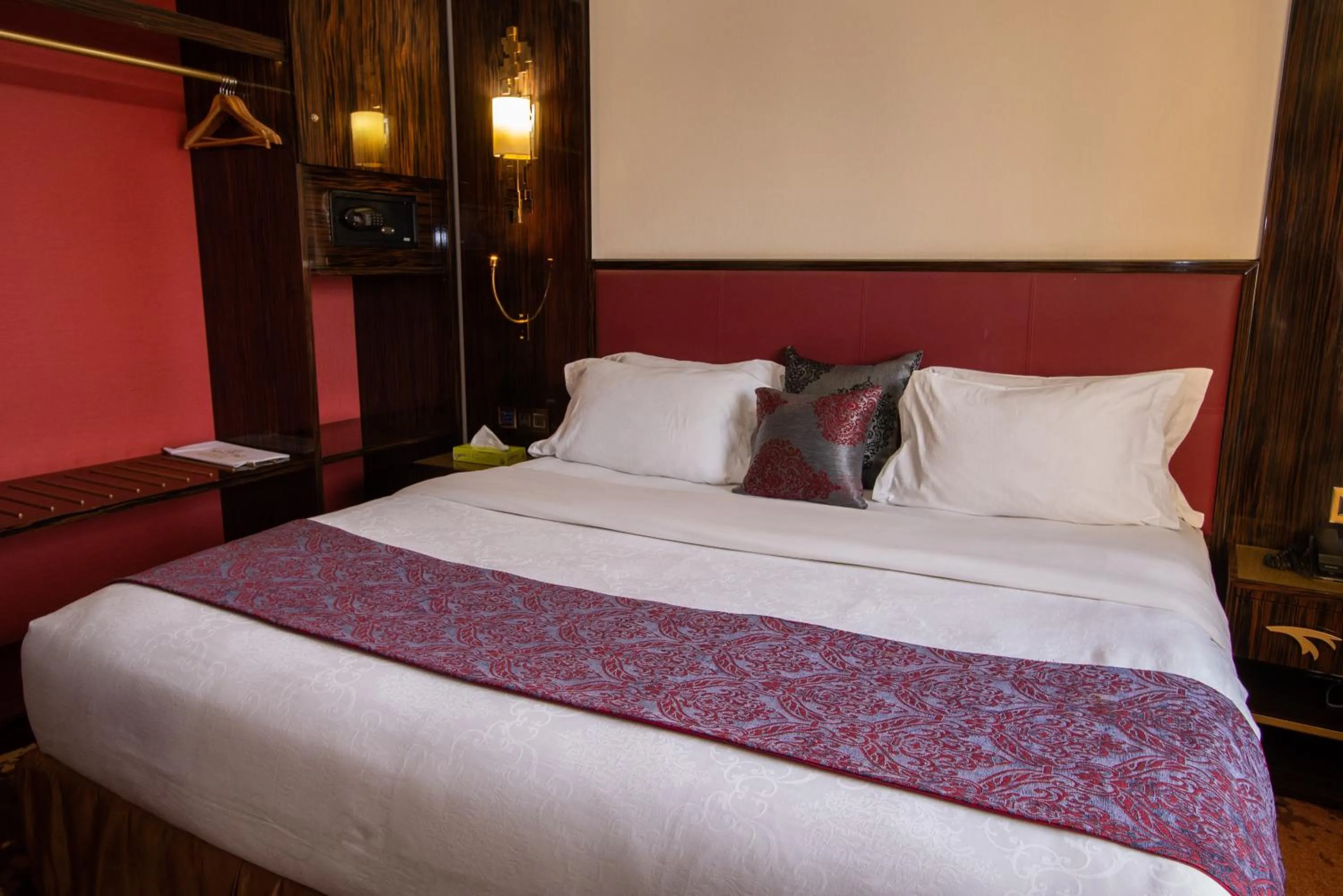 Bed in Hôtel Fleur de Lys Plateau