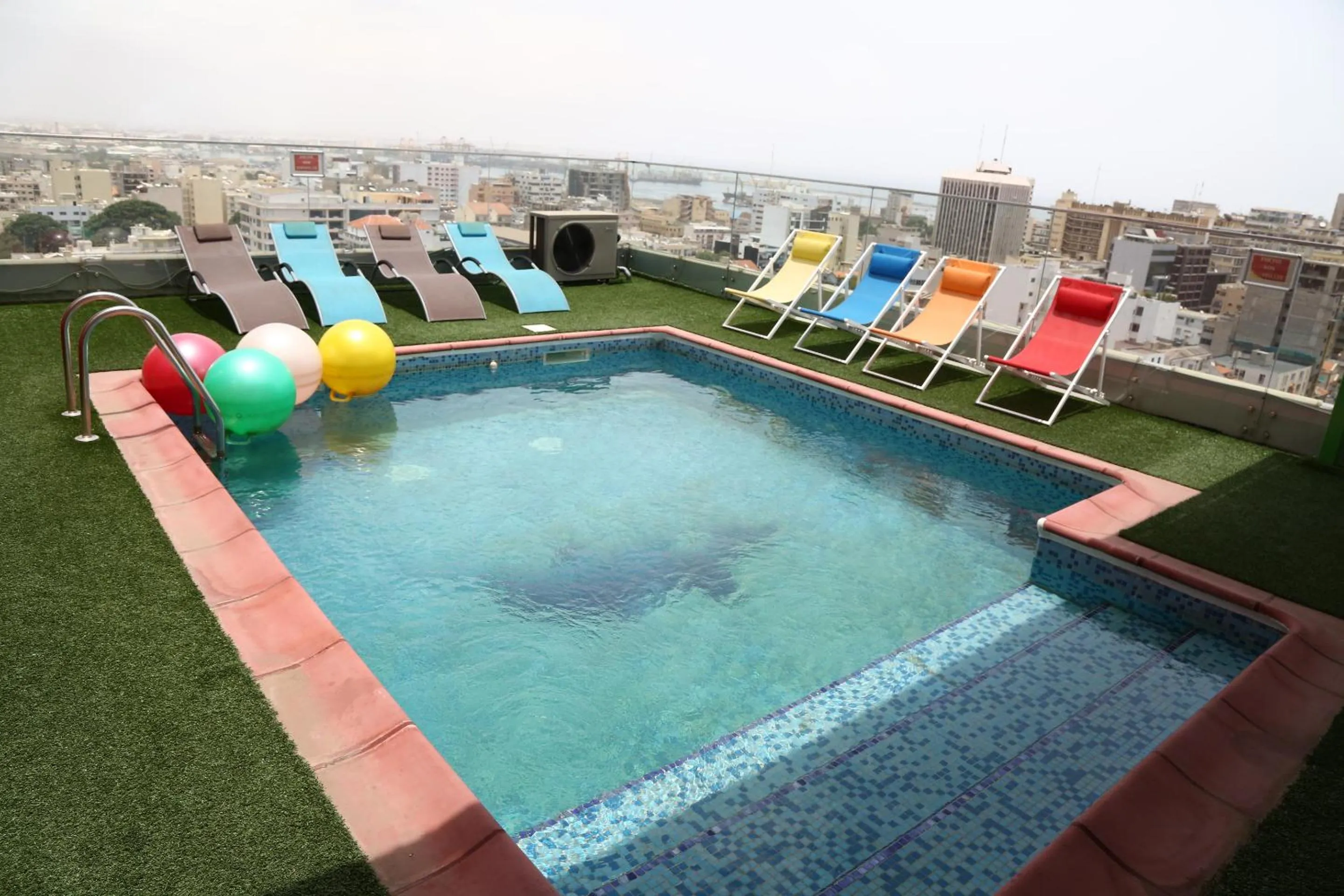 Swimming pool in Hôtel Fleur de Lys Plateau