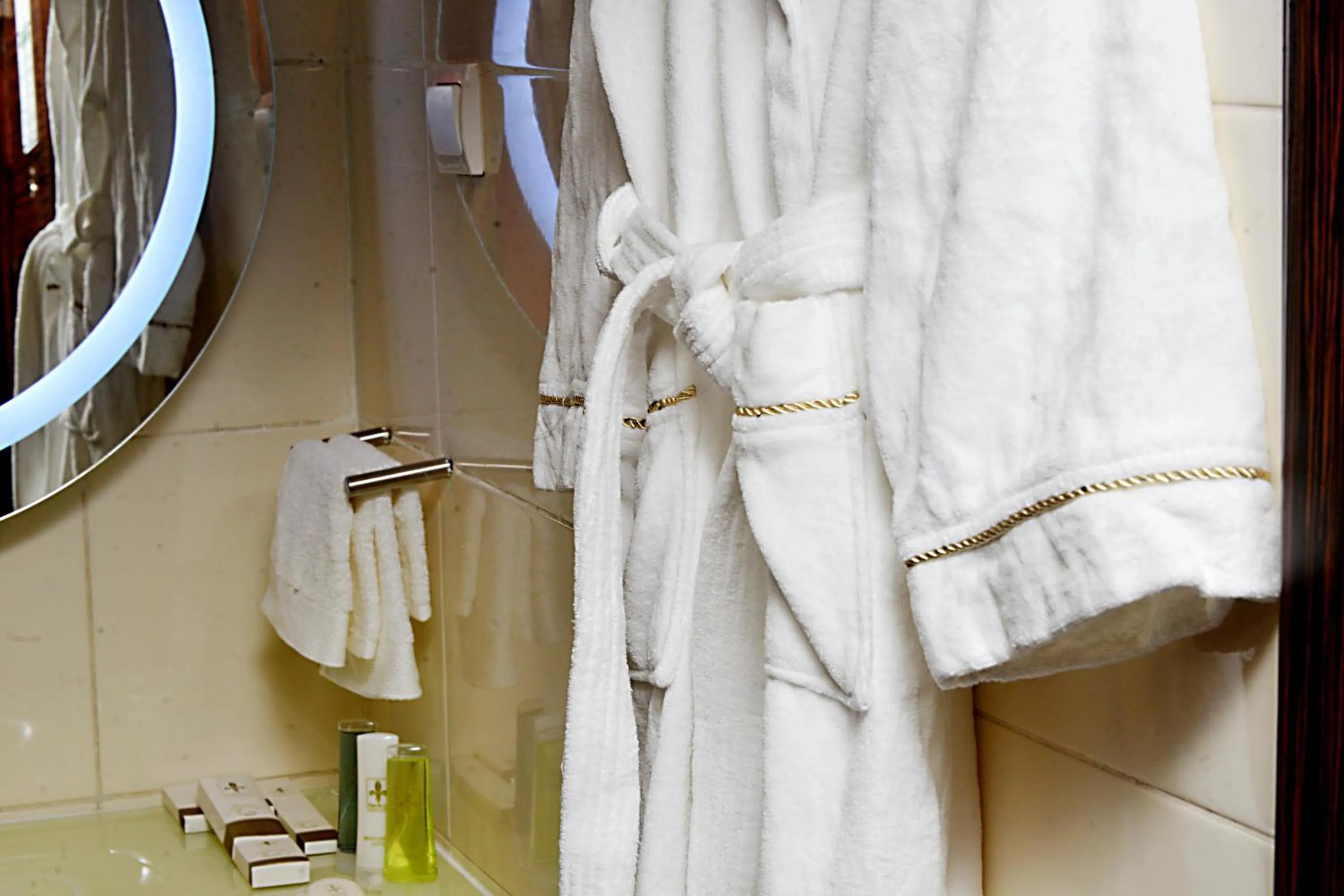 Bathroom in Hôtel Fleur de Lys Plateau