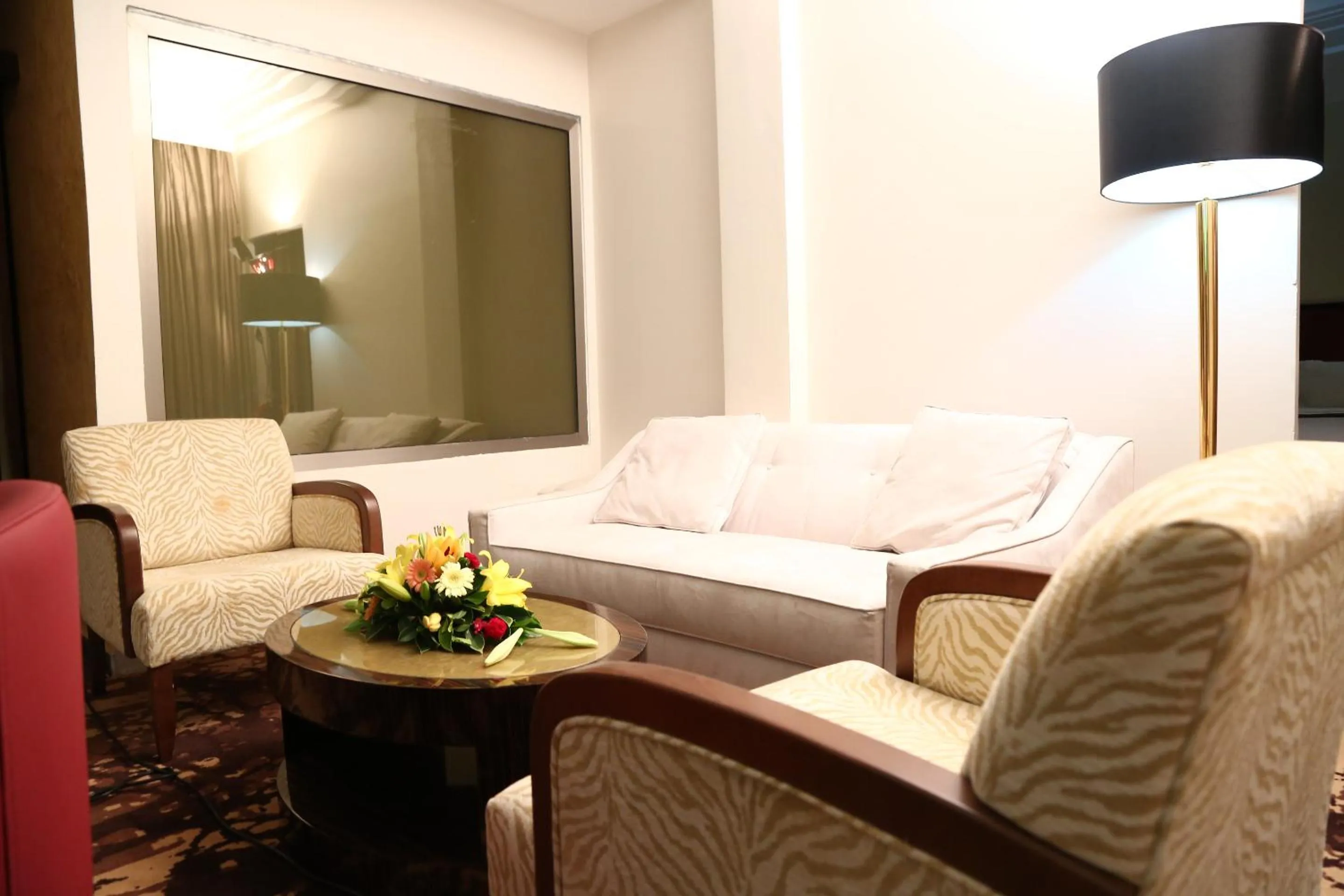 Living room in Hôtel Fleur de Lys Plateau