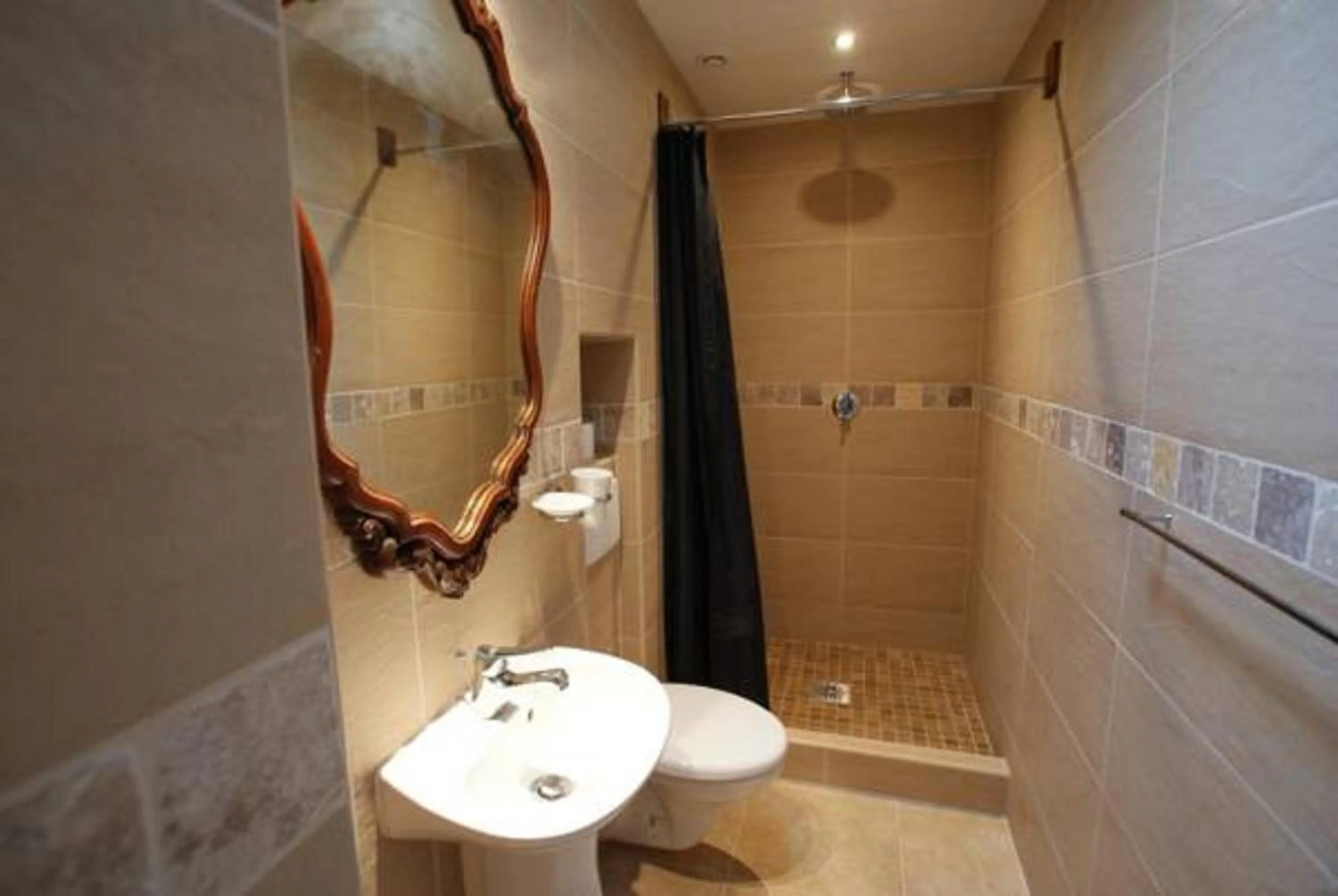 Bathroom in Carcassonne Guesthouse