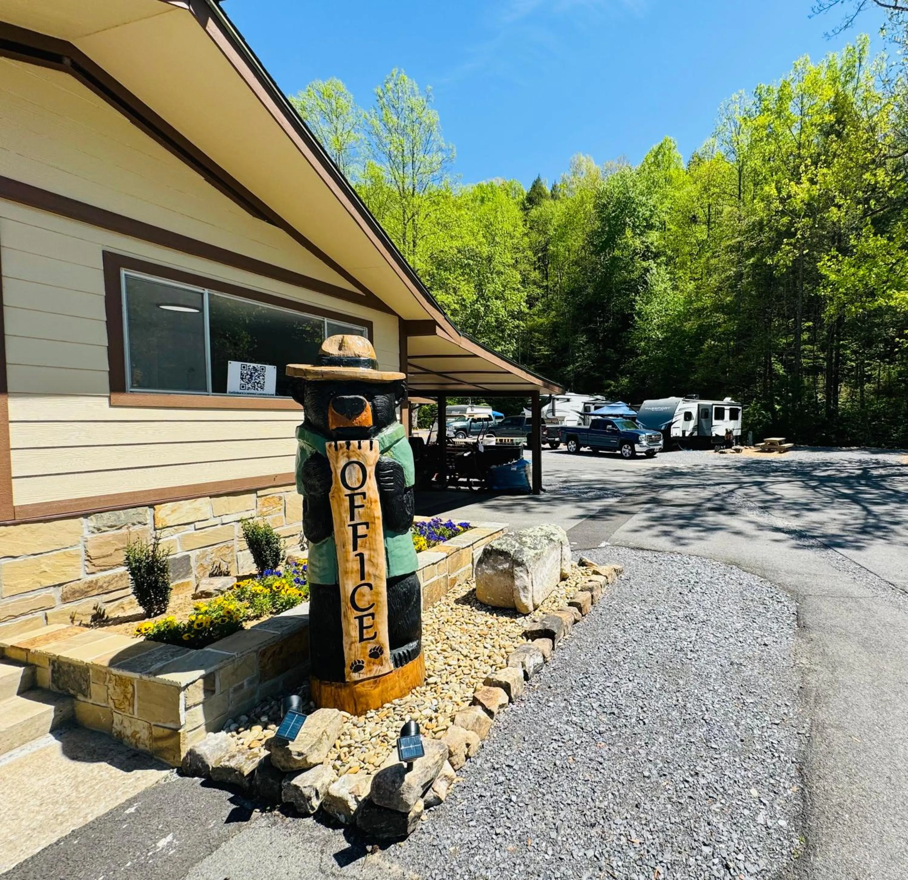 Property building in Dudley Creek RV Resort