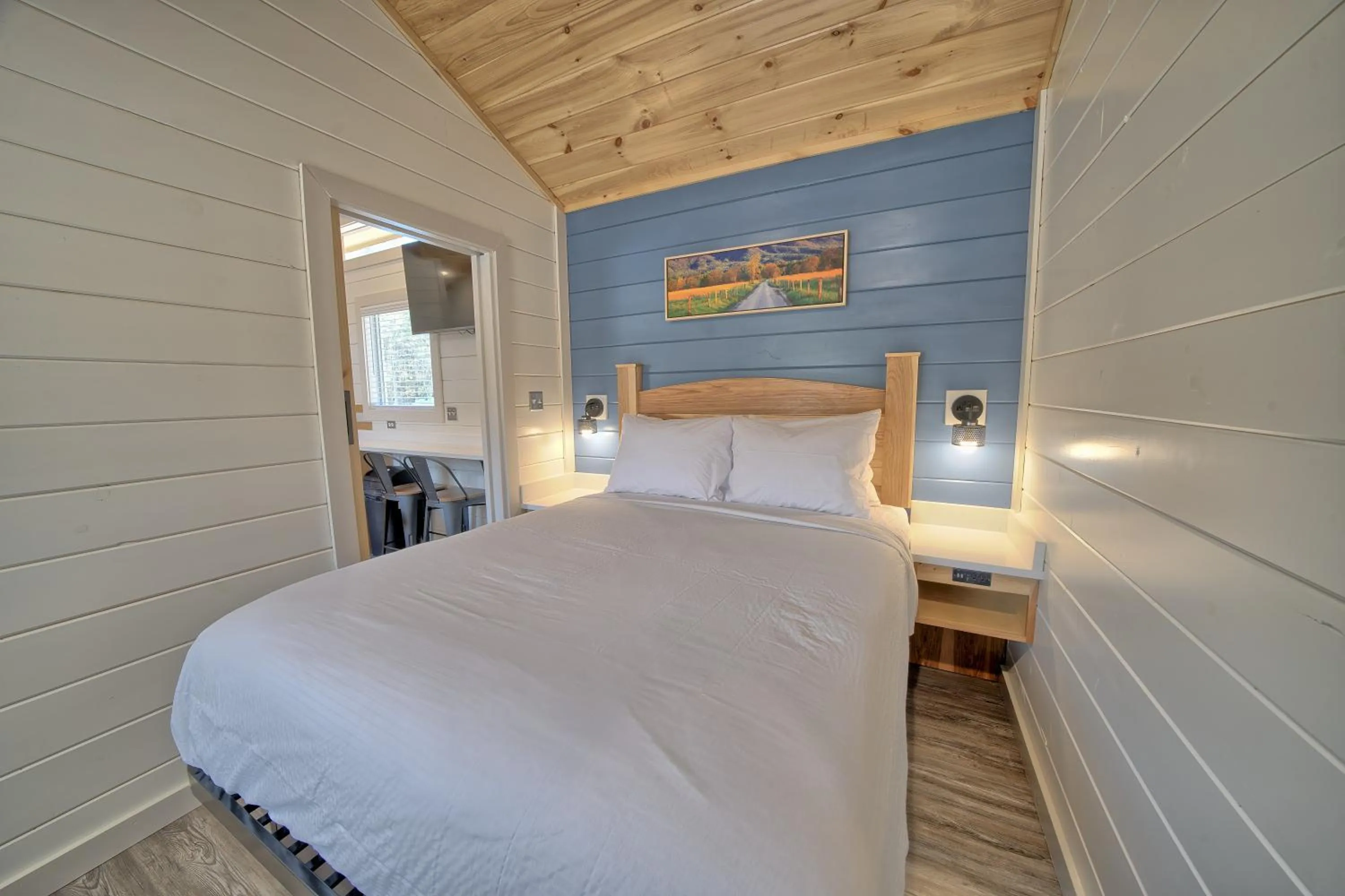 Bedroom, Bed in Dudley Creek RV Resort