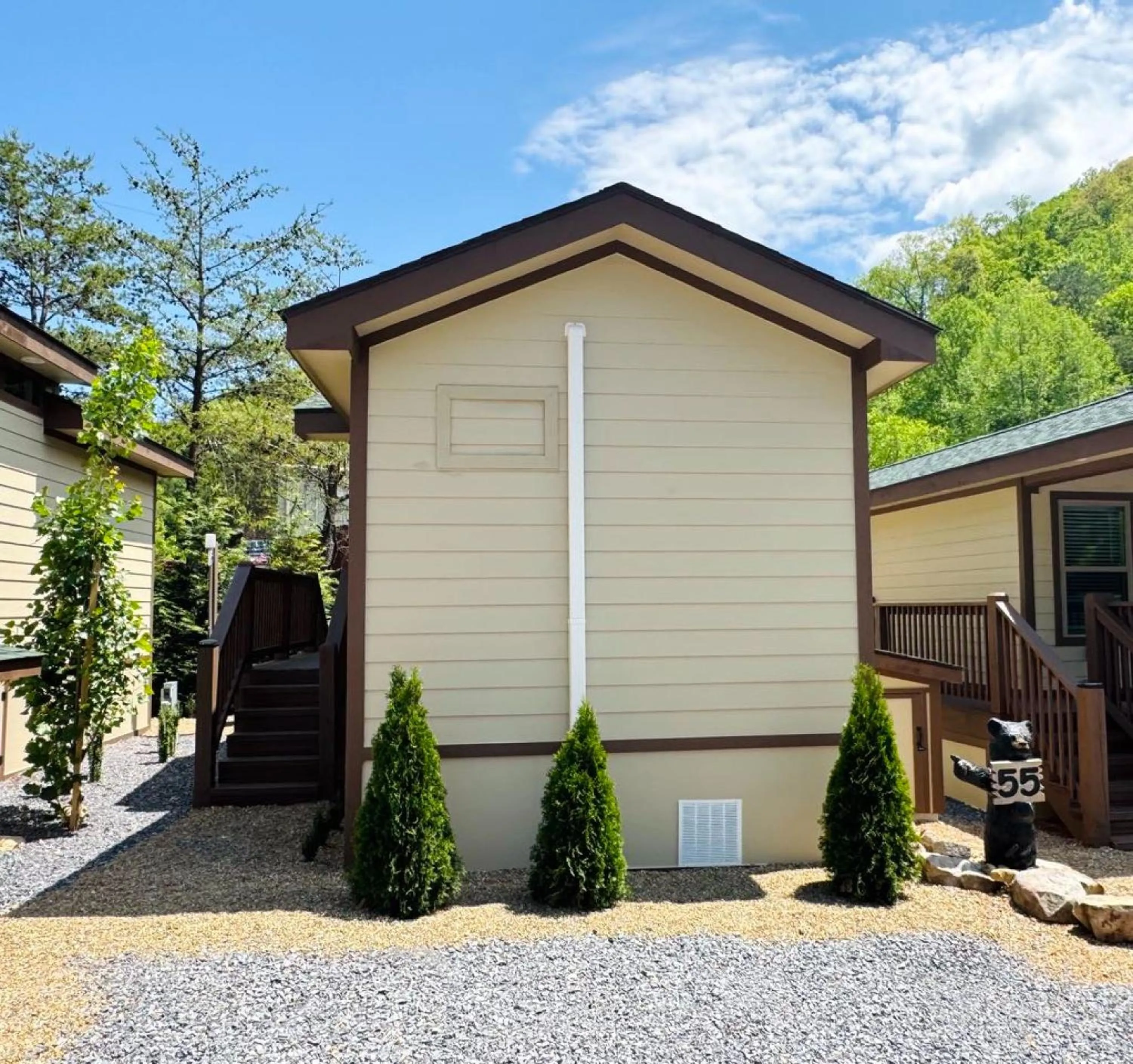 Property building in Dudley Creek RV Resort