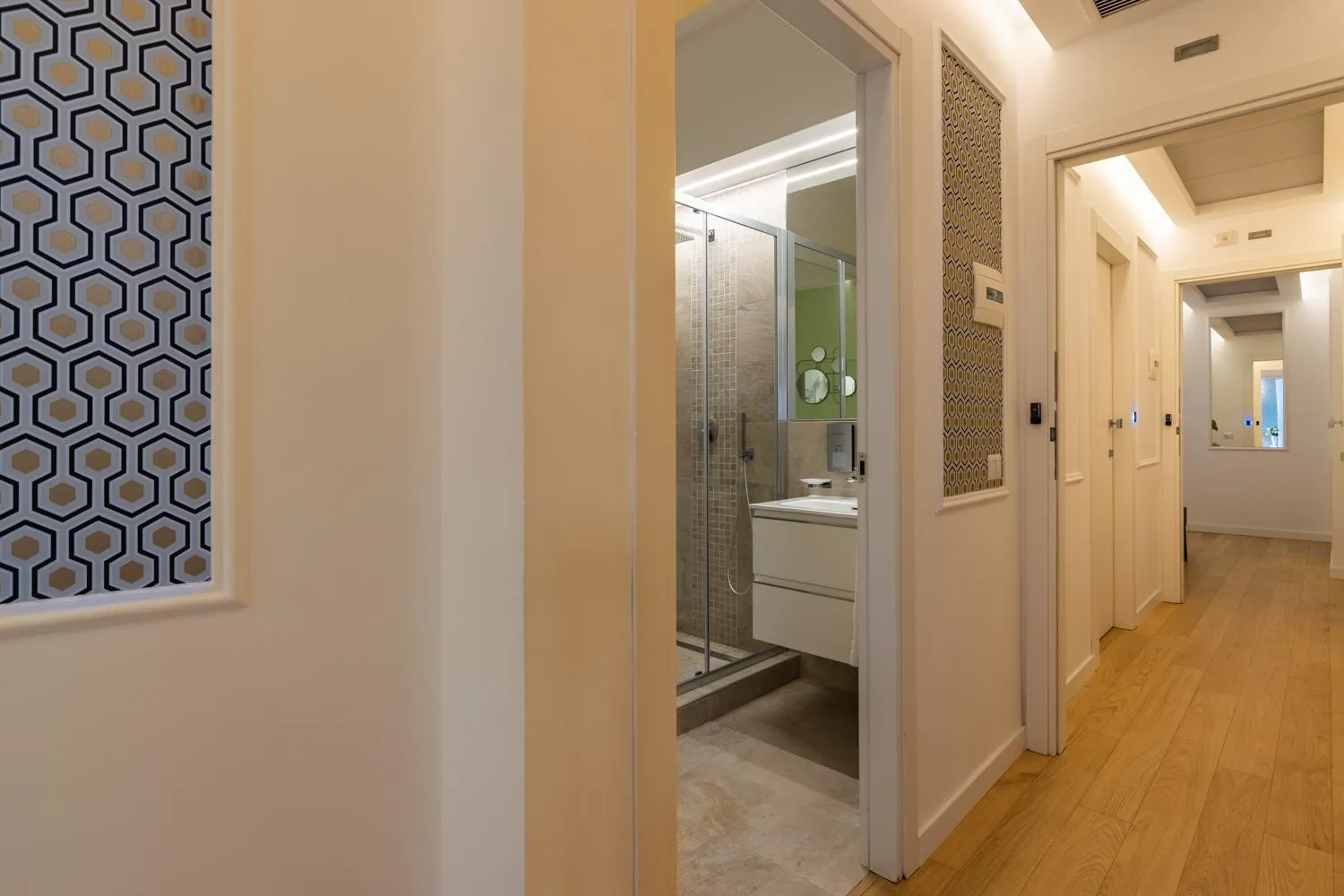 Shower in Navona 49 Luxury Suites&Apartment