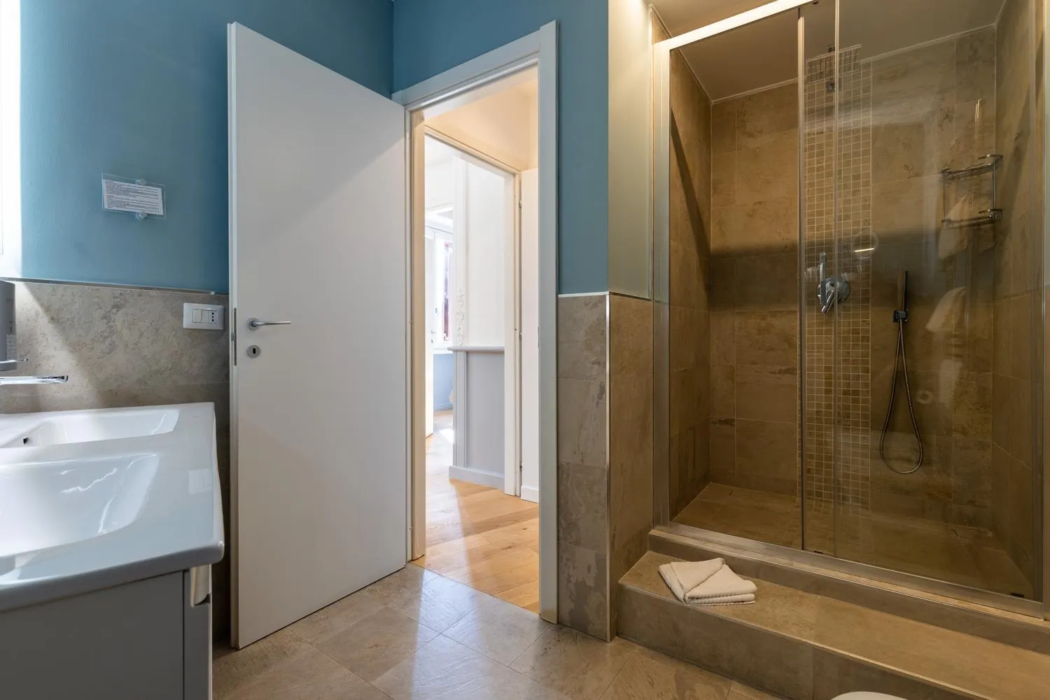 Shower in Navona 49 Luxury Suites&Apartment