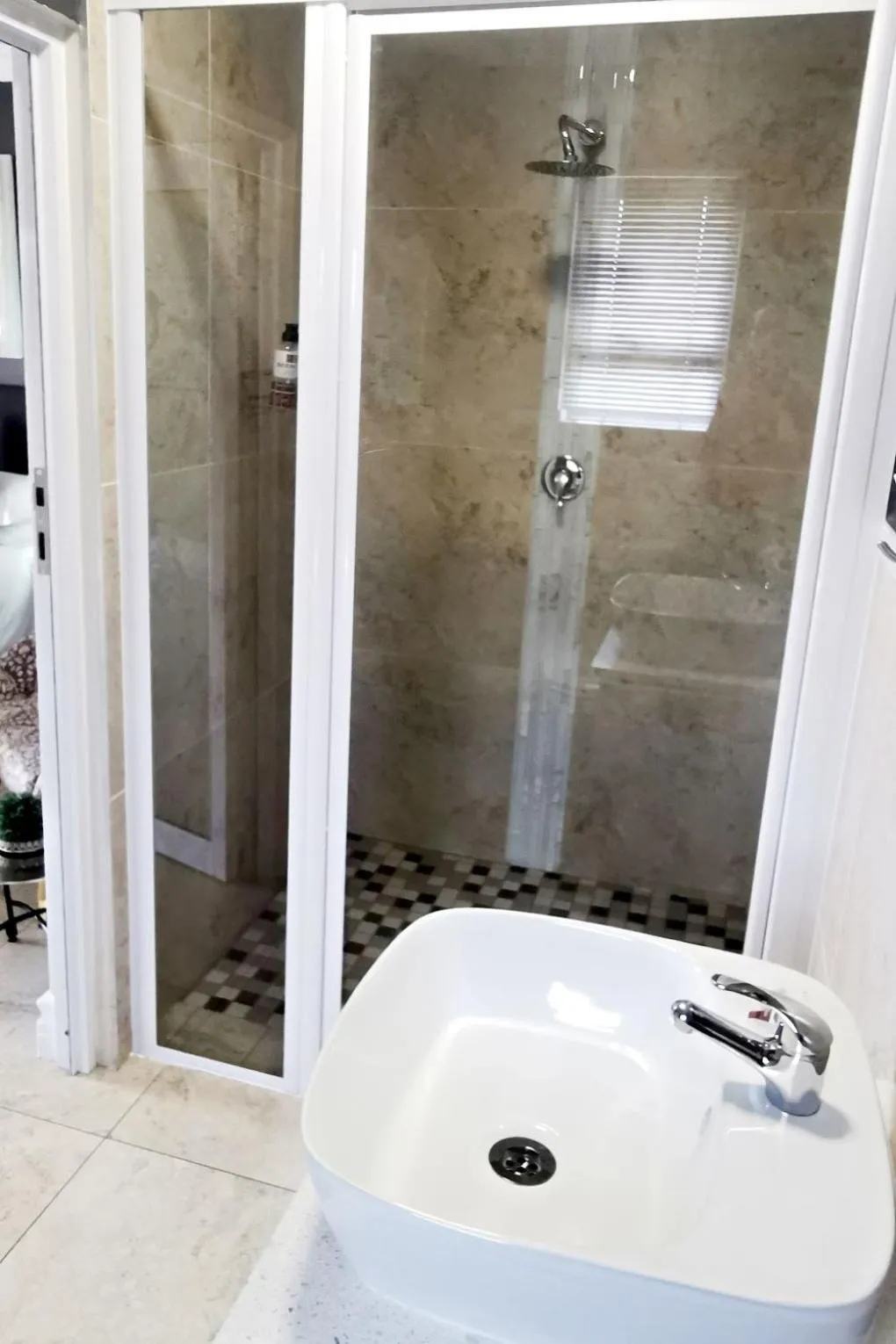 Shower in Bokmakierie Gastehuis Emalahleni Pty Ltd