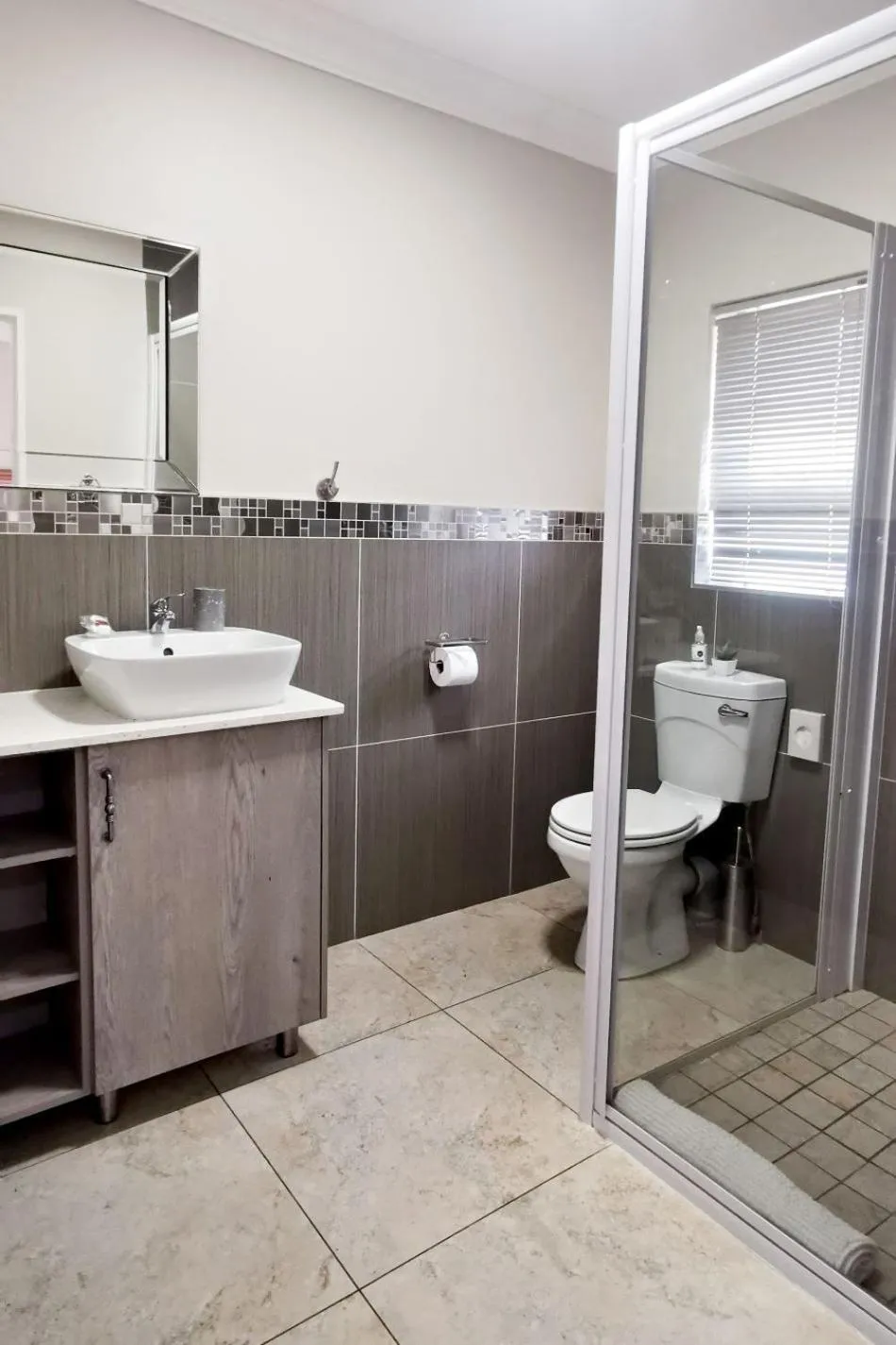 Shower in Bokmakierie Gastehuis Emalahleni Pty Ltd