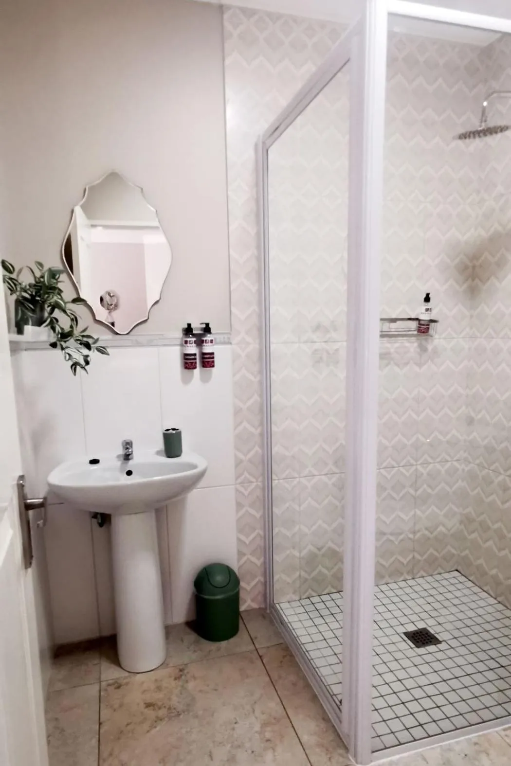 Shower in Bokmakierie Gastehuis Emalahleni Pty Ltd