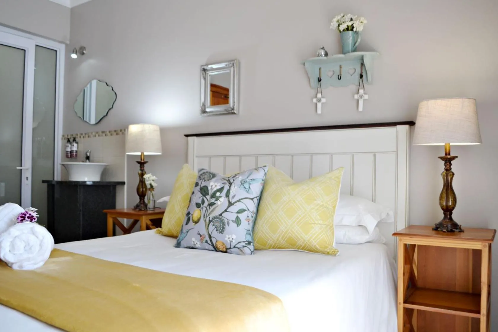 Photo of the whole room, Bed in Bokmakierie Gastehuis Emalahleni Pty Ltd