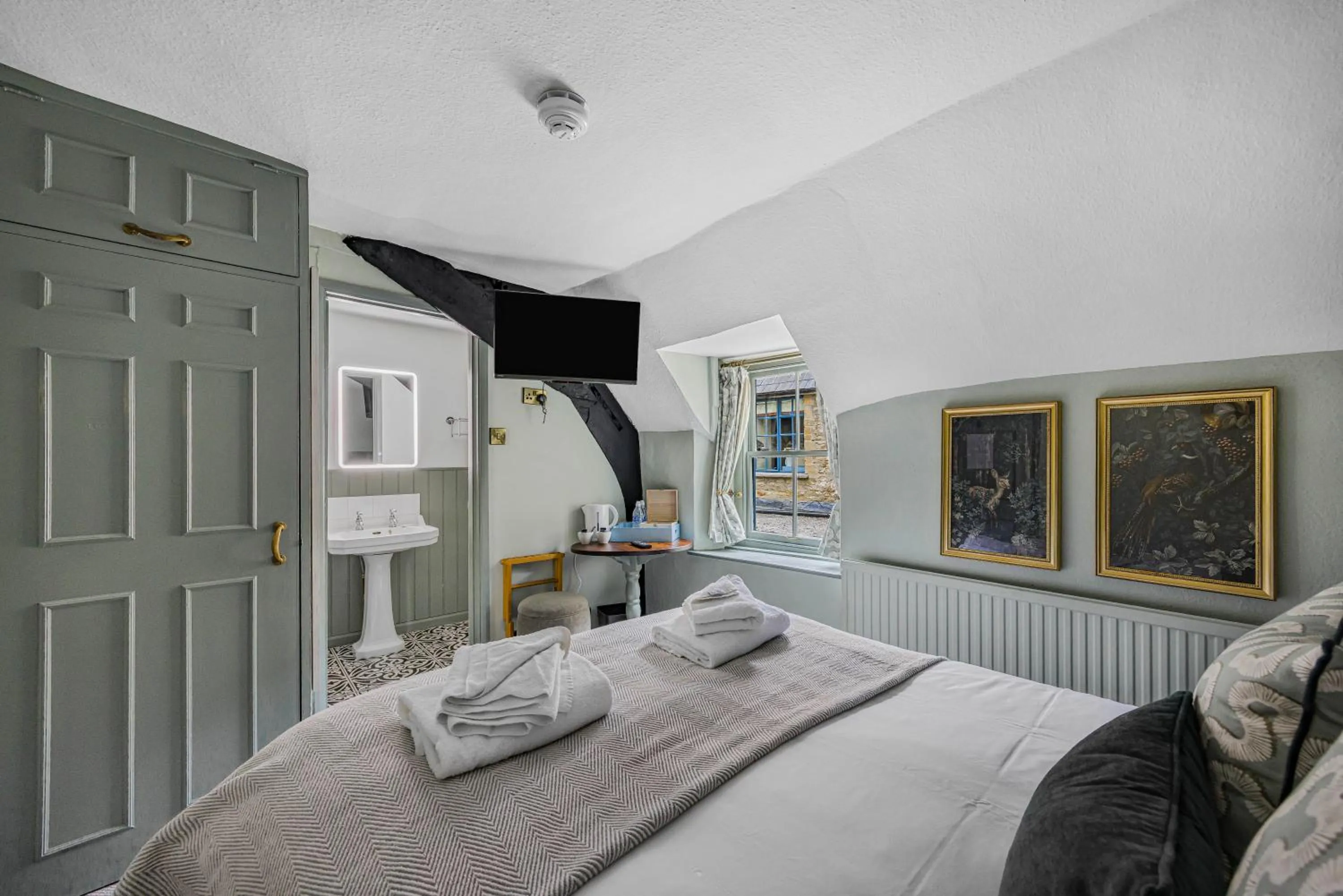 Bed in The Golden Pheasant Inn