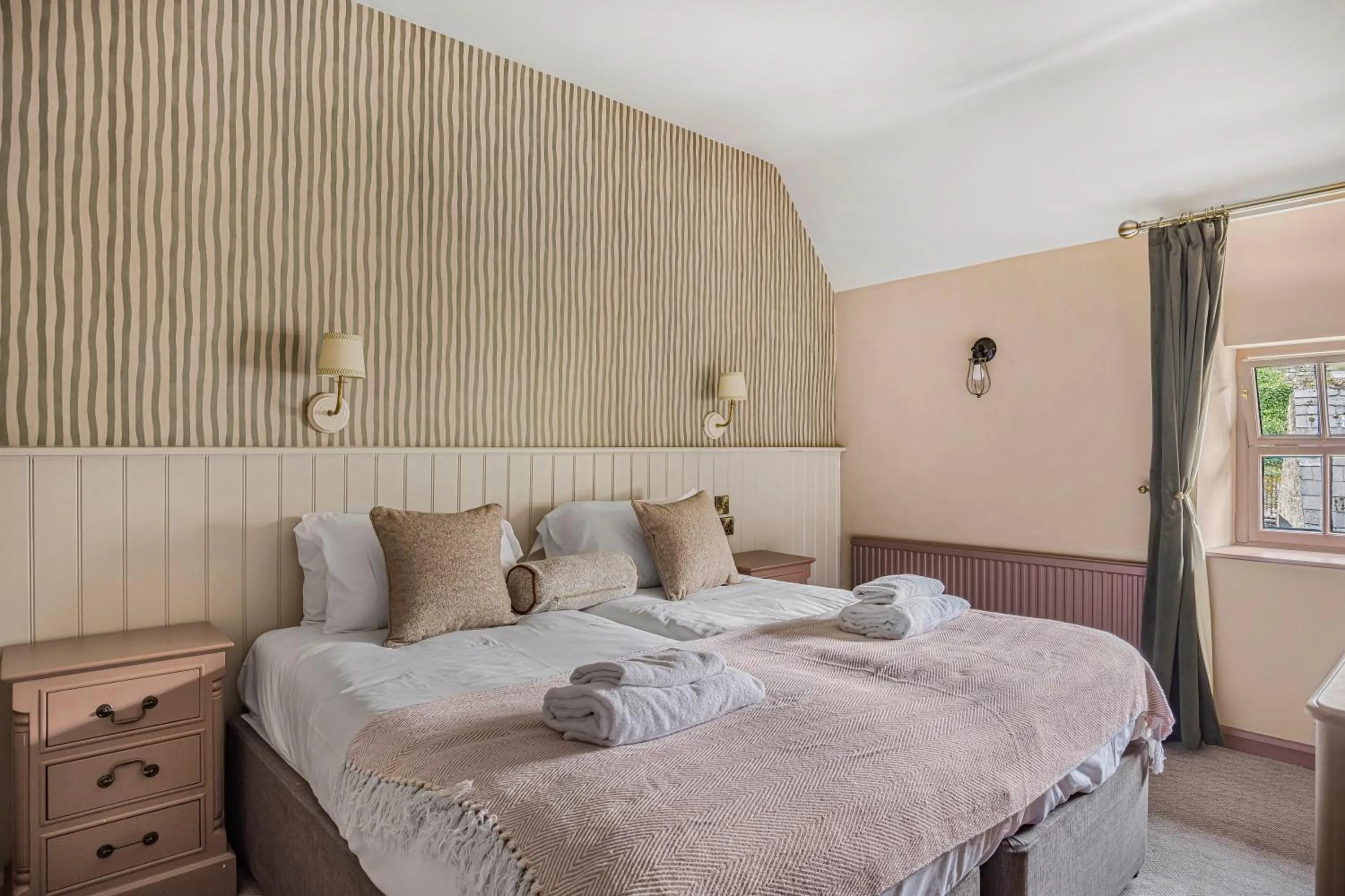 Bed in The Golden Pheasant Inn