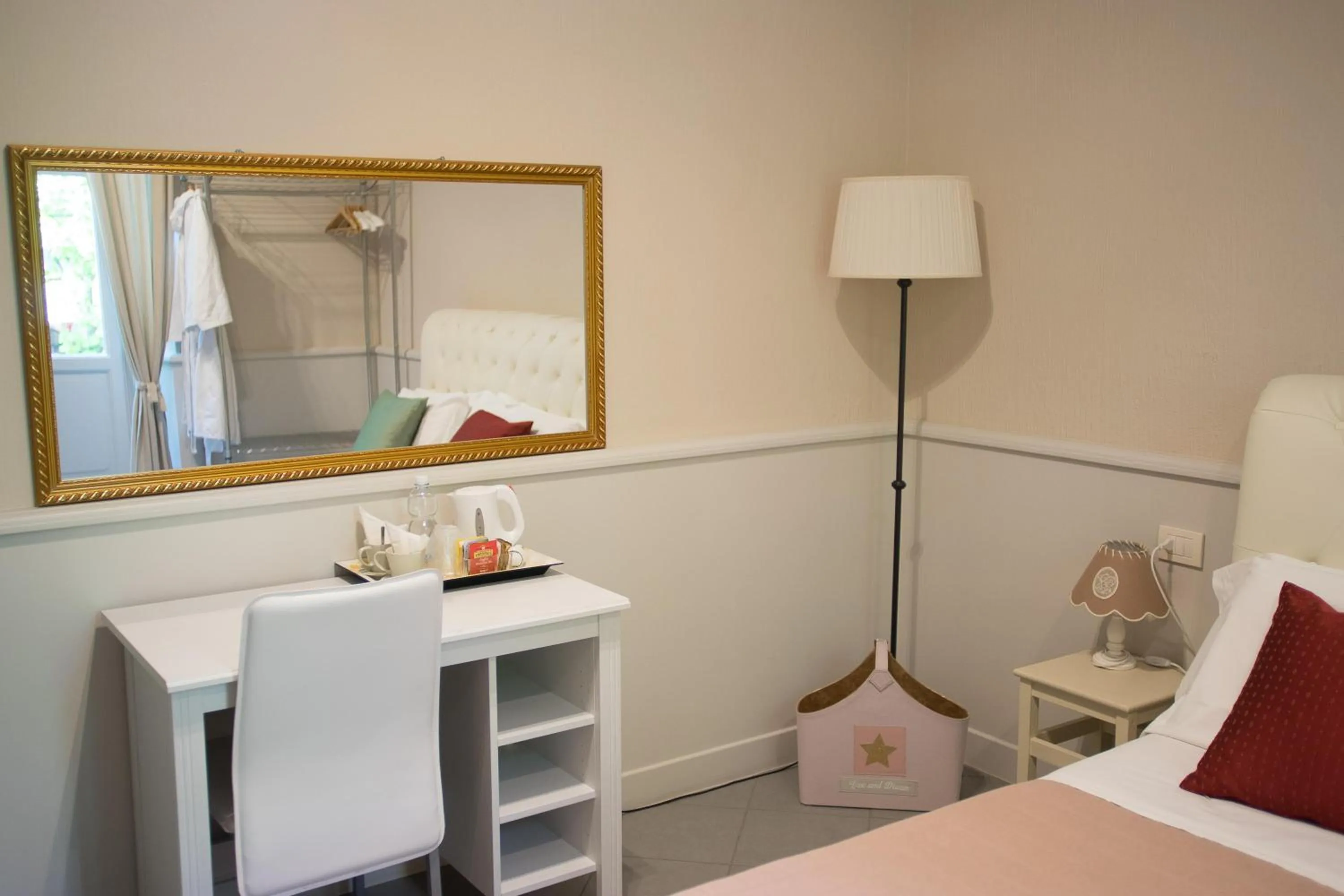 Decorative detail in B&B Le Grazie