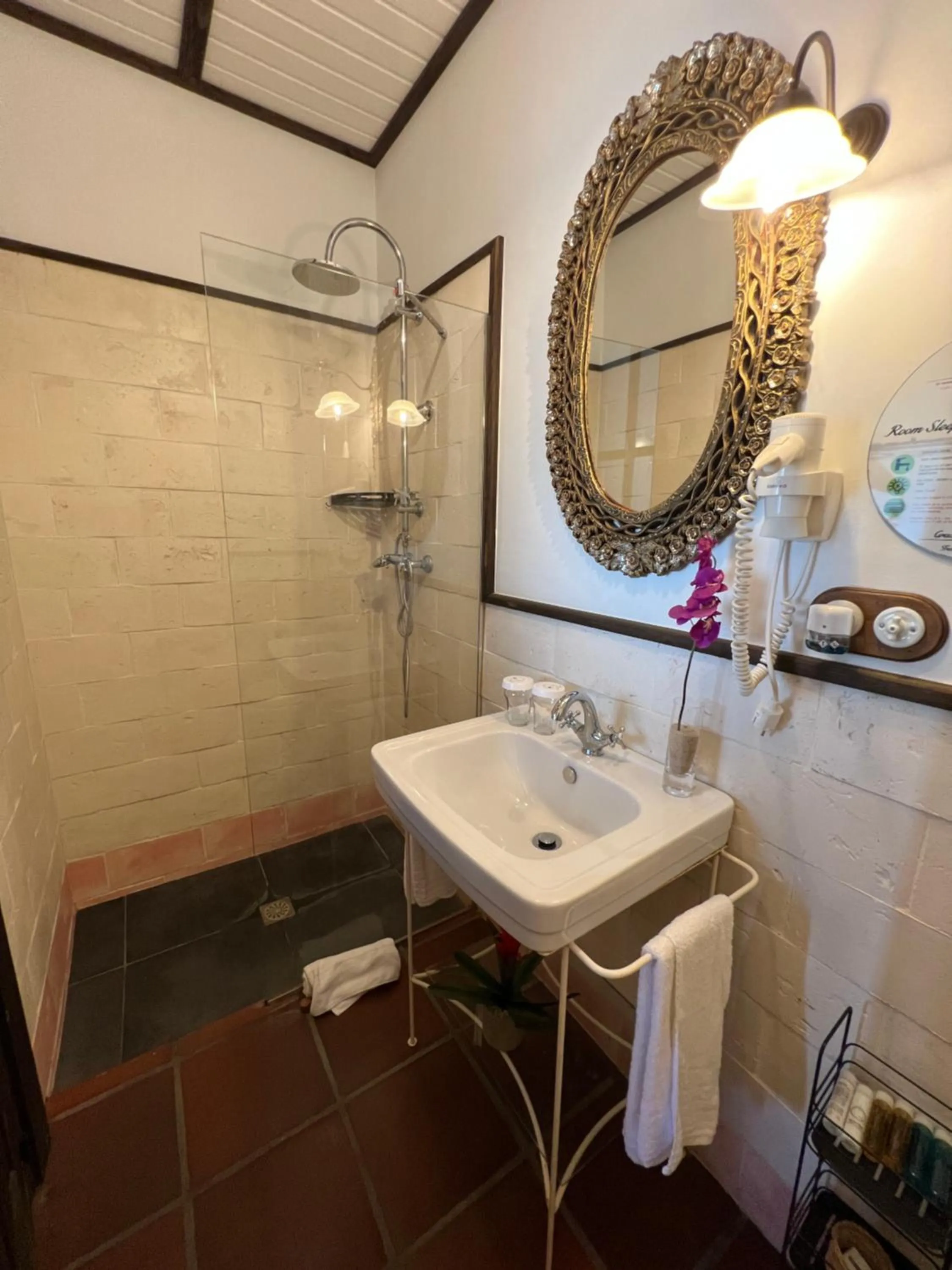 Bathroom in ON Acebuchal 23