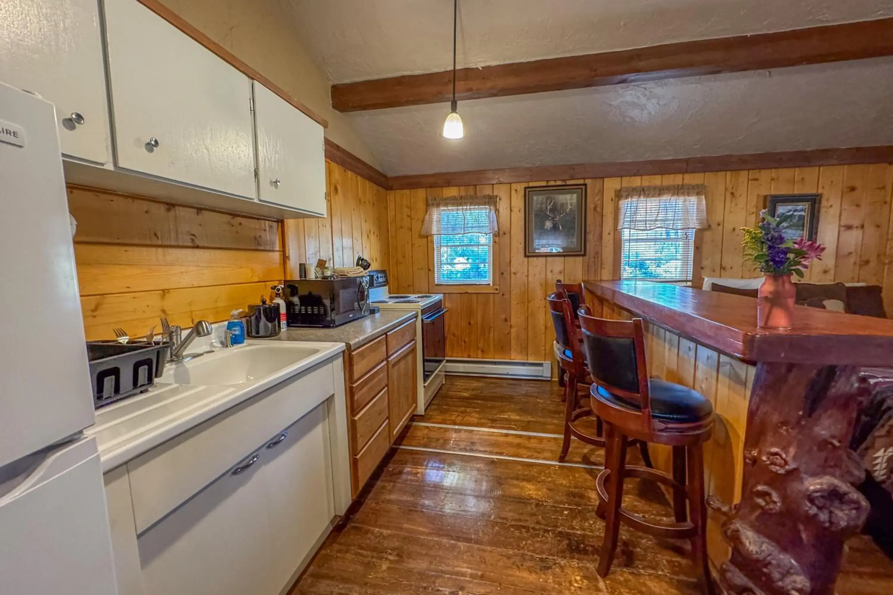 Deluxe Queen Studio in Chinook Winds Lodge Deluxe Queen Studio in Chinook Winds Lodge