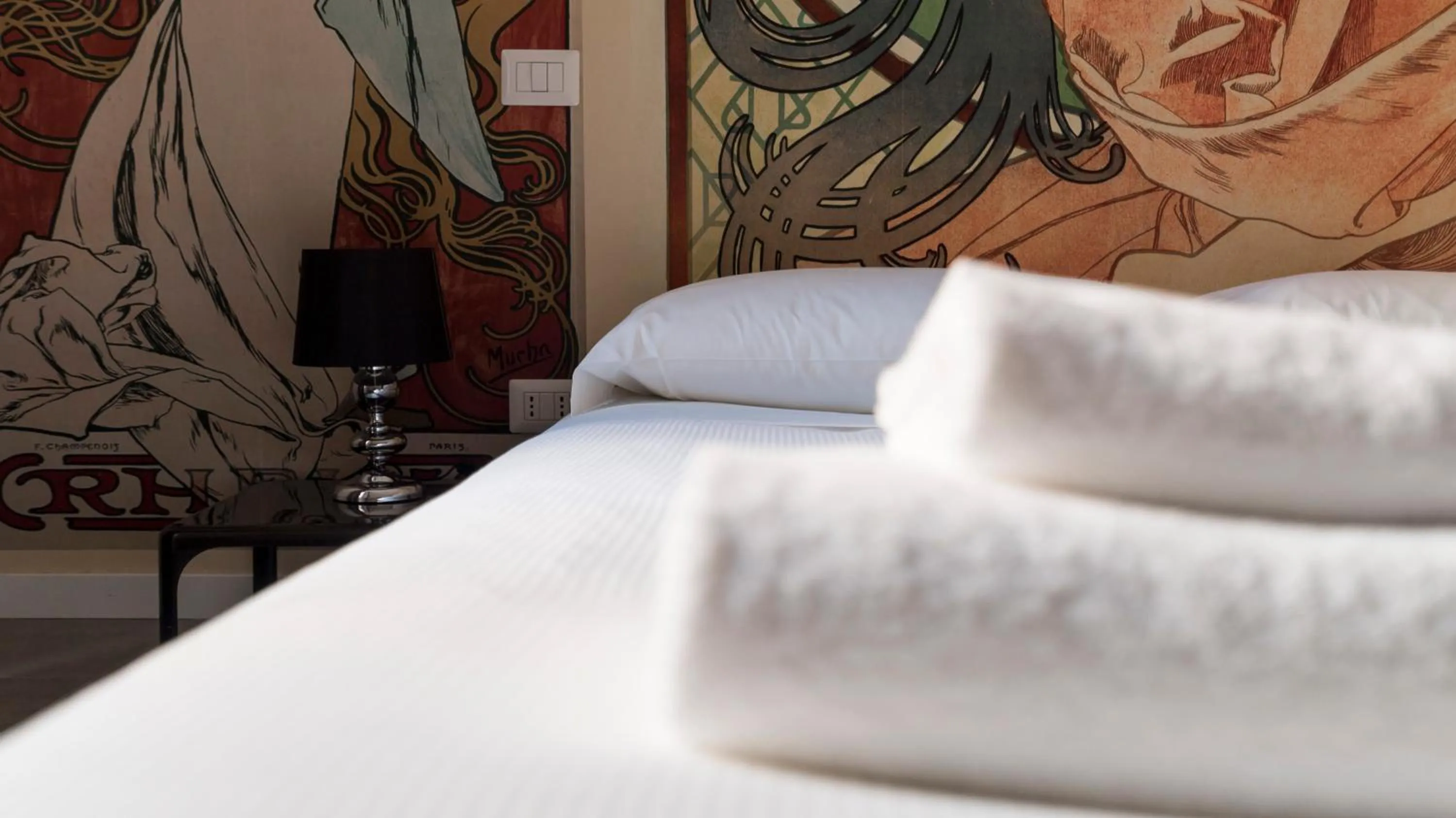 Decorative detail, Bed in Italianway-Melzo 12