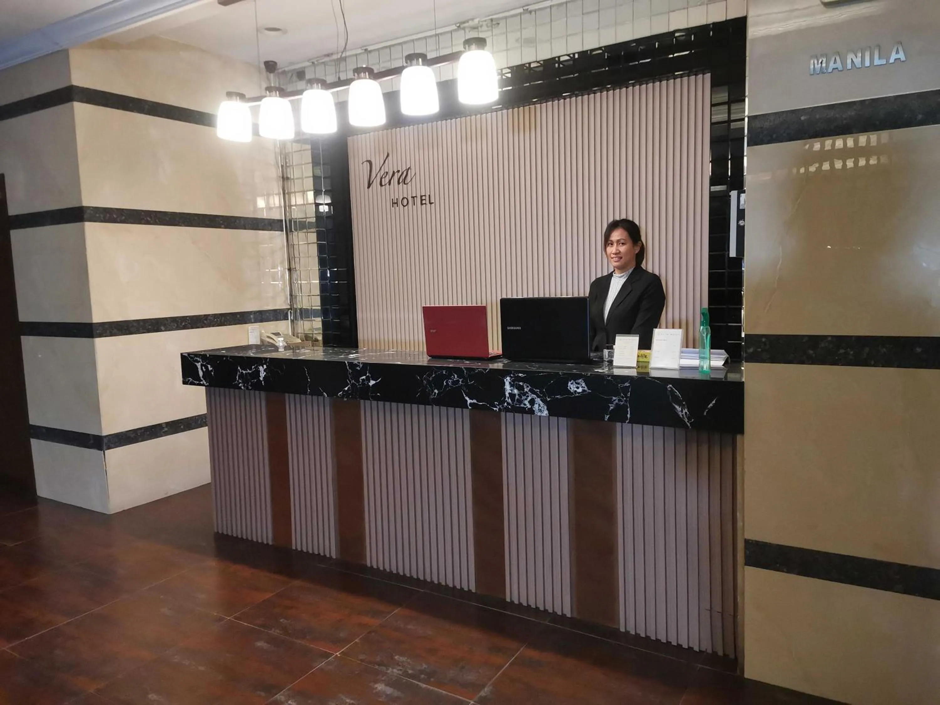 Lobby or reception in Townhouse Oak Vera Hotel Near Clark International Airport