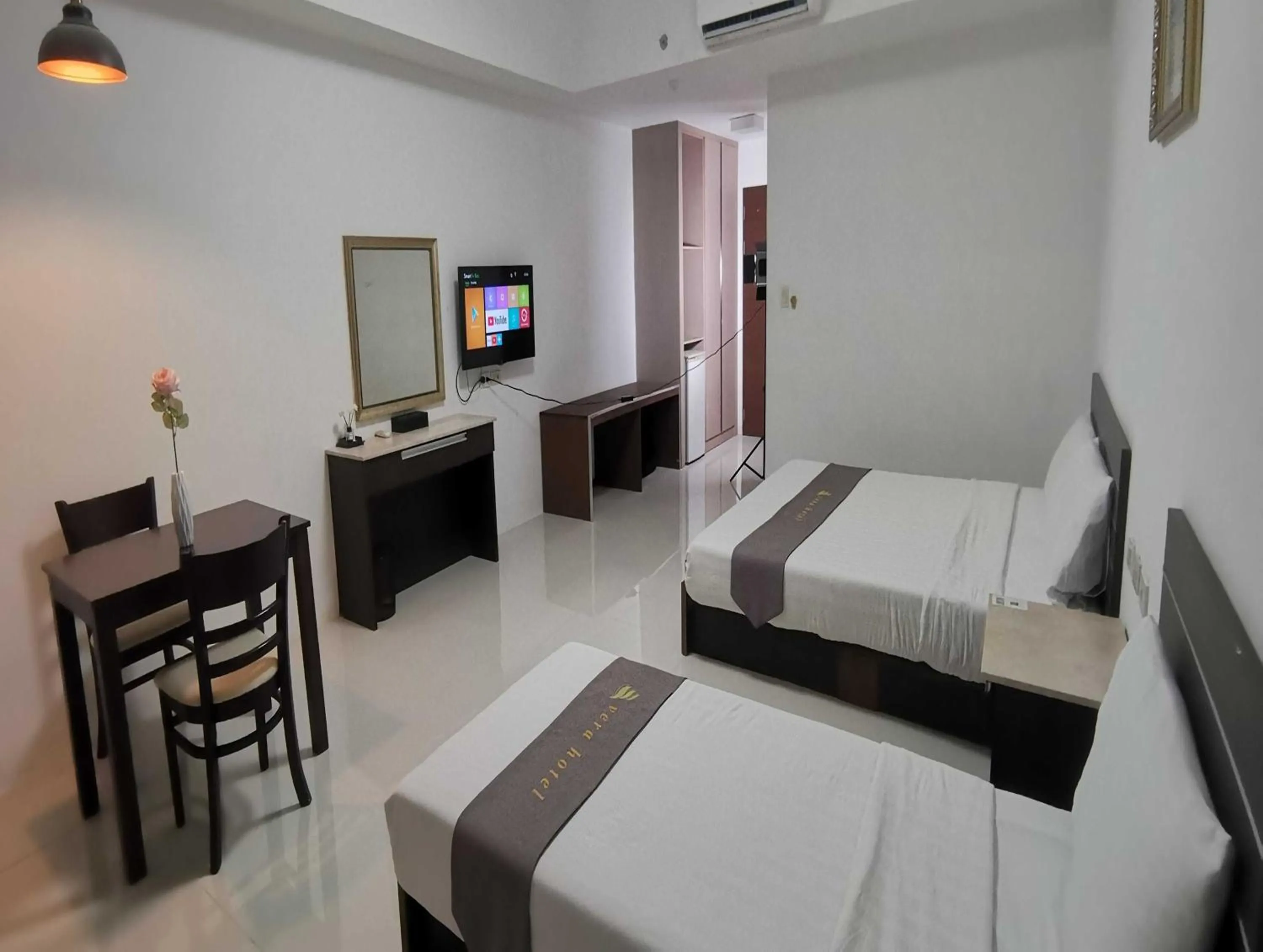 Photo of the whole room, Bed in Townhouse Oak Vera Hotel Near Clark International Airport