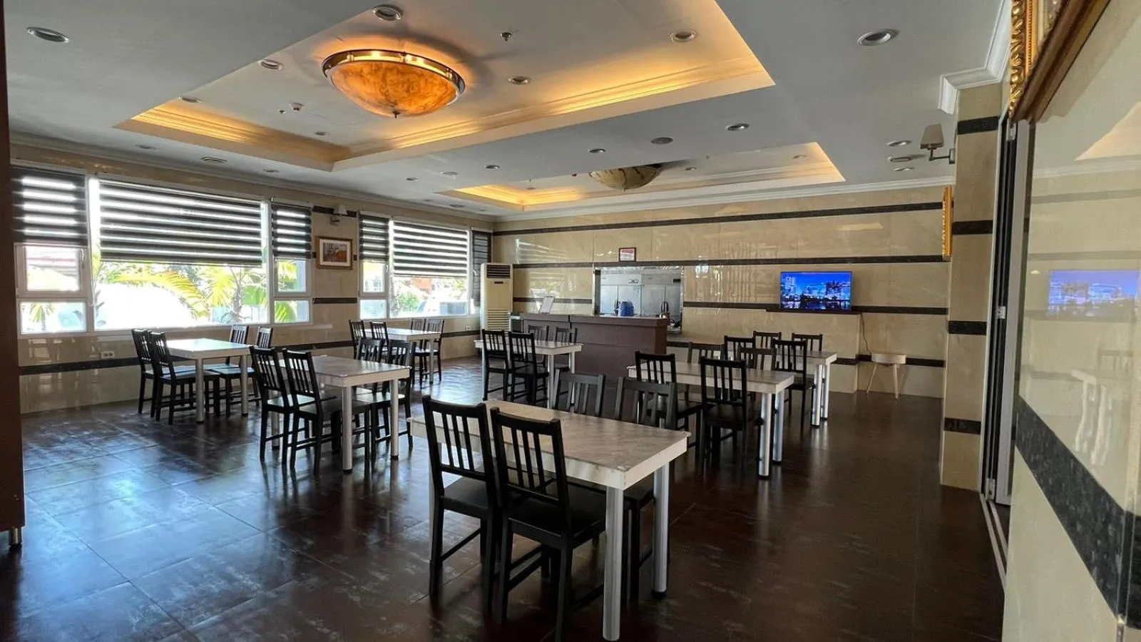 Restaurant/places to eat in Vera Hotel